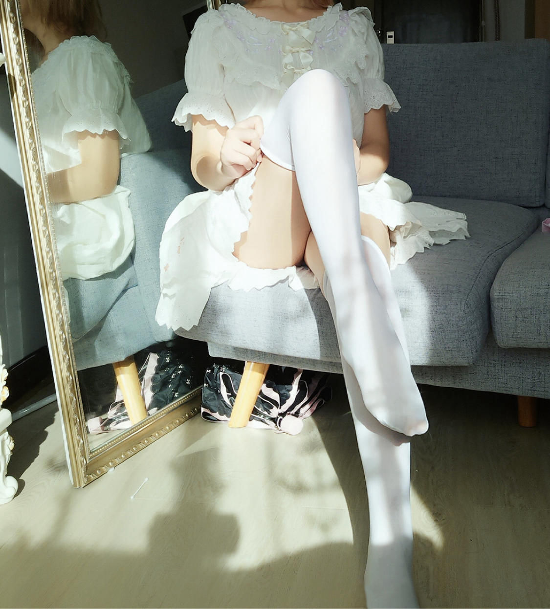 次元少女念雪ww – 白色长筒过膝袜 [13P]