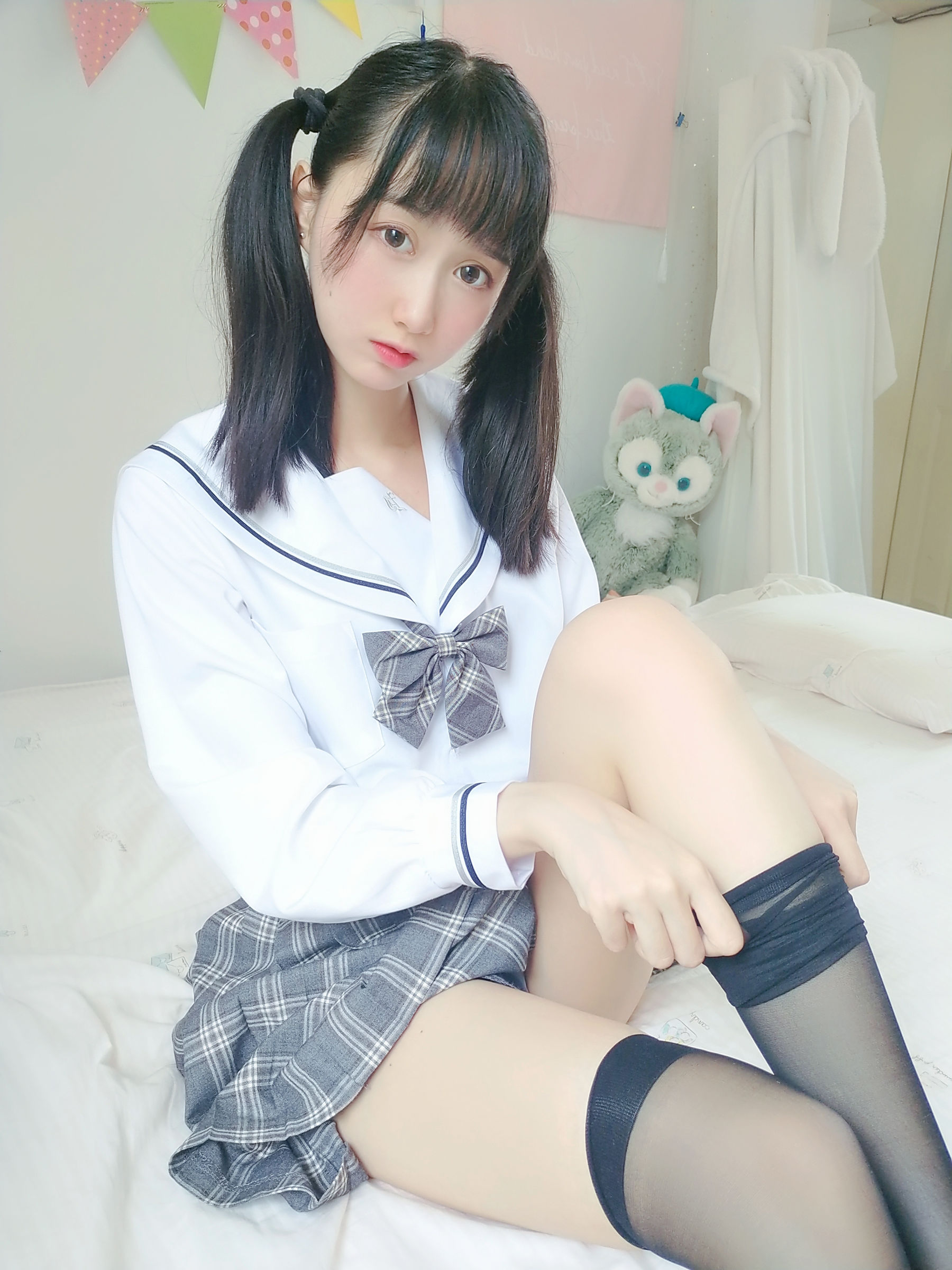 萌系小姐姐木绵绵OwO – 灰格子JK [21P]