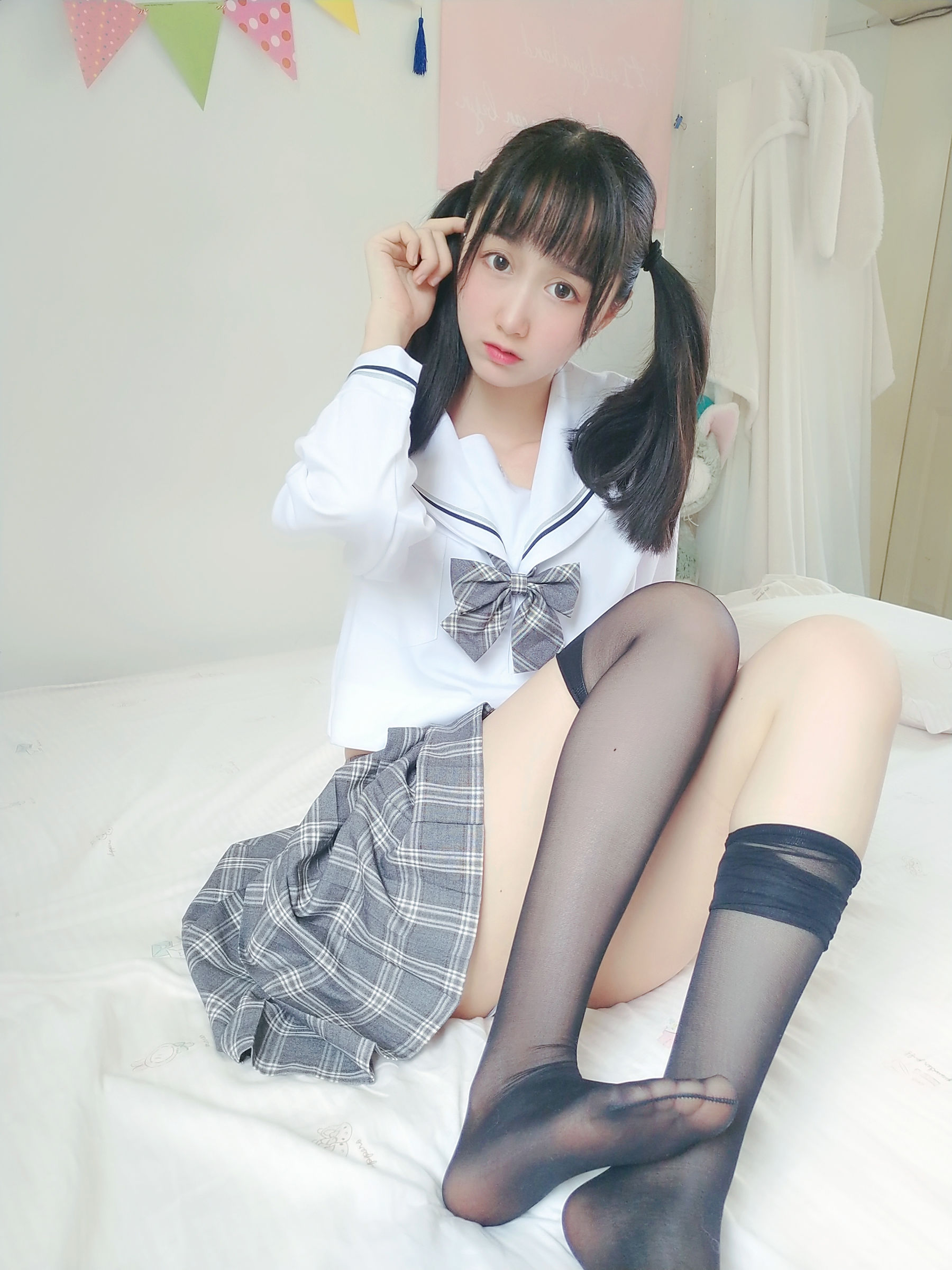 萌系小姐姐木绵绵OwO – 灰格子JK [21P]