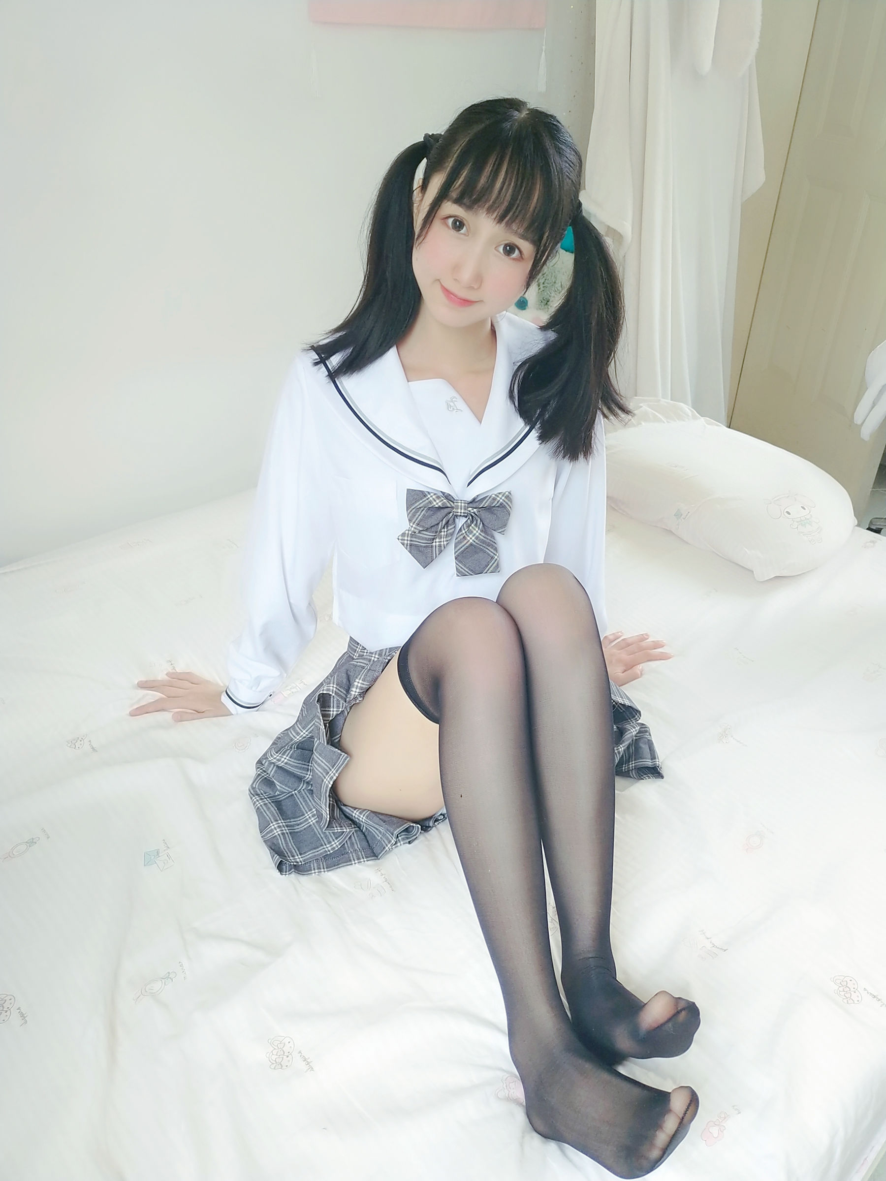 萌系小姐姐木绵绵OwO – 灰格子JK [21P]