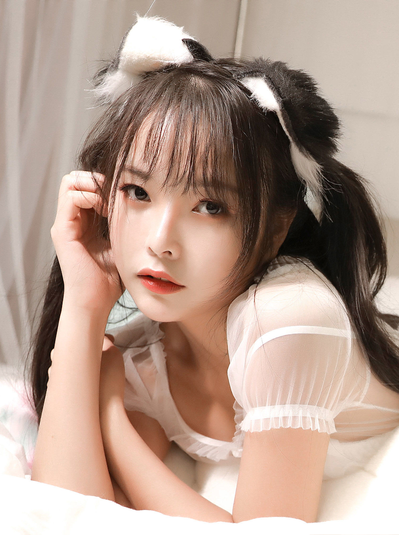 [Cosplay写真] 苏嫣嫣阿姨 – 白色猫耳头饰 [10P]