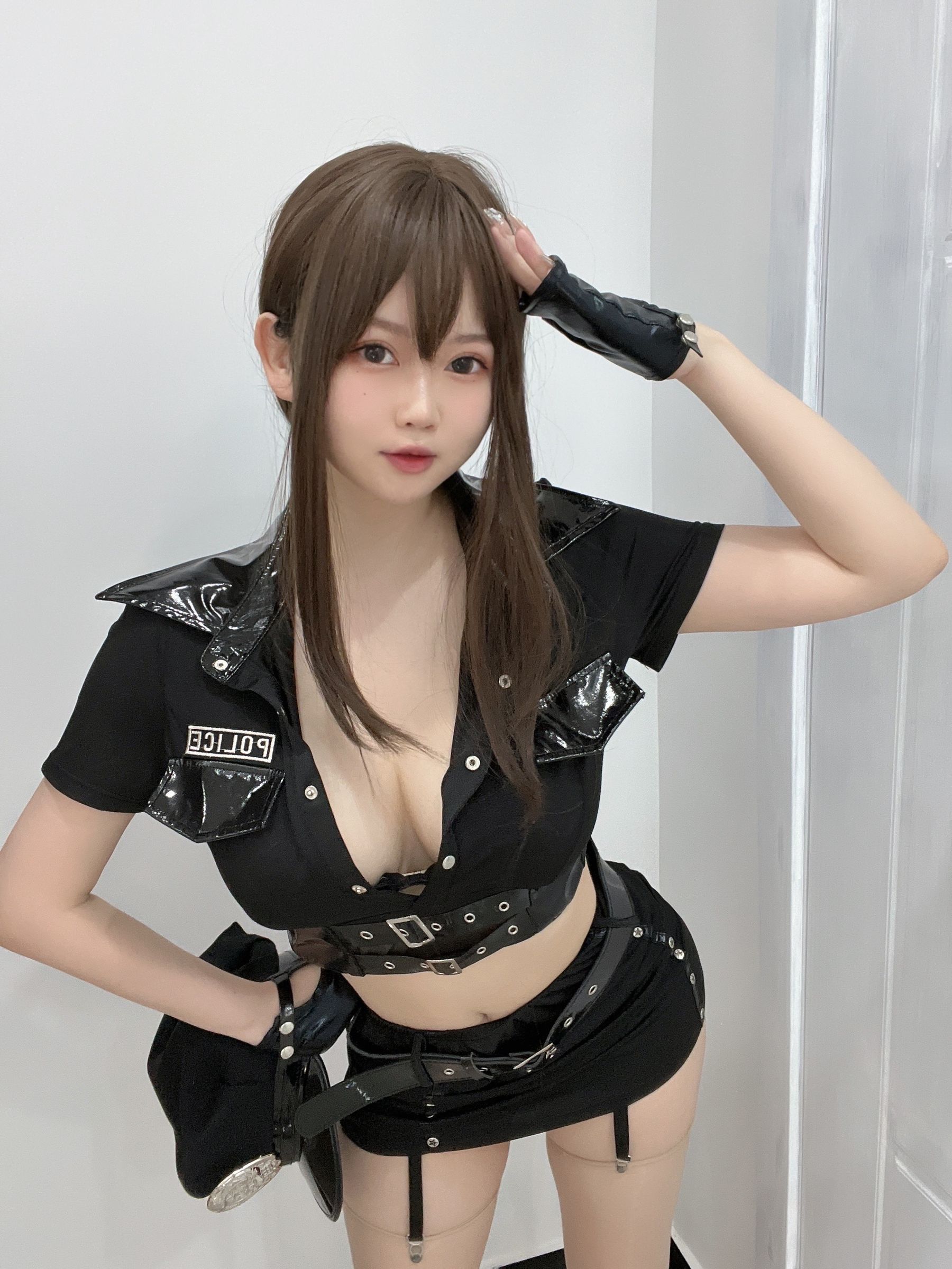 蜜桃少女是依酱呀 – 女警 [30P]