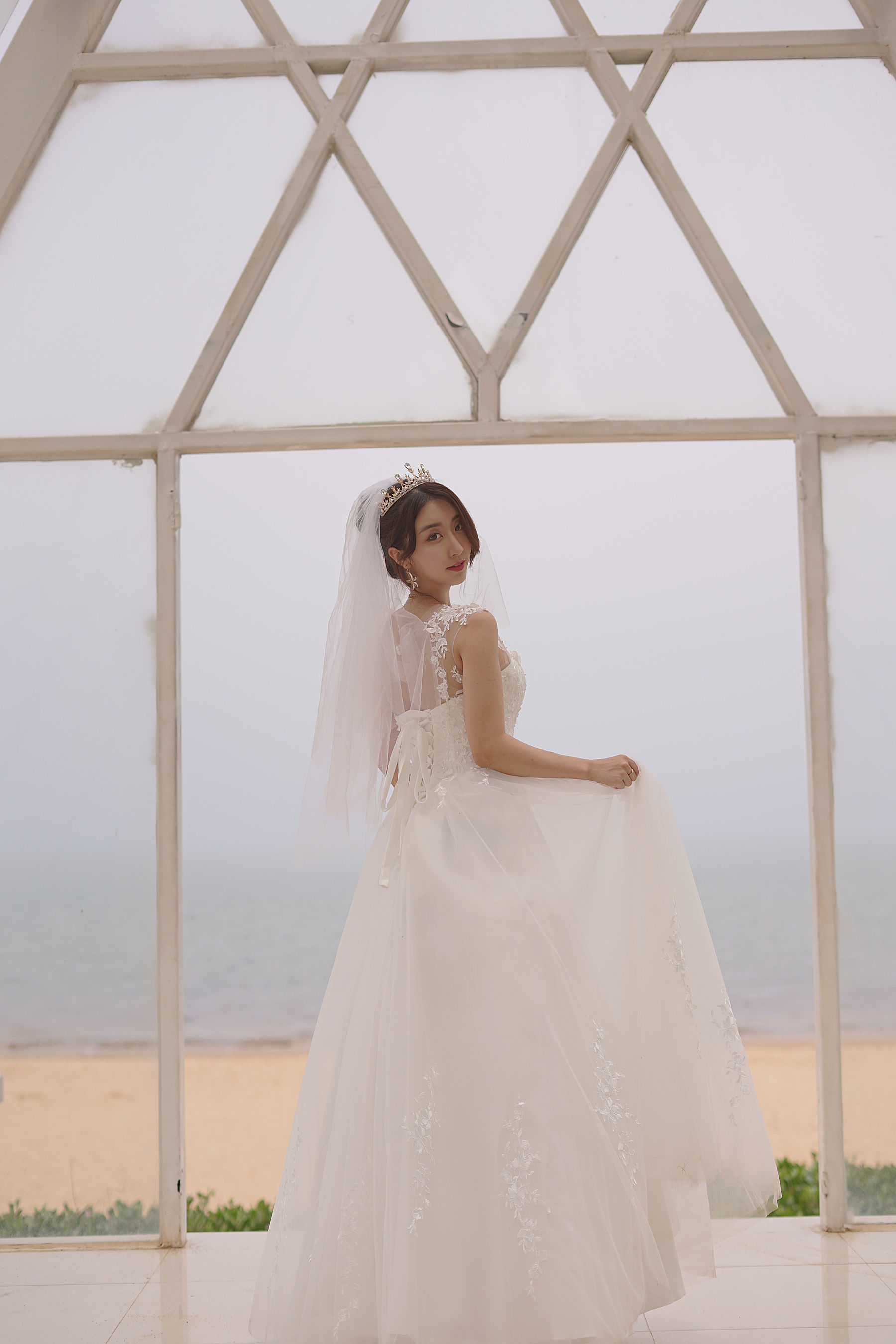 人气Coser黑川 – 海岛之旅 婚纱 [17P]