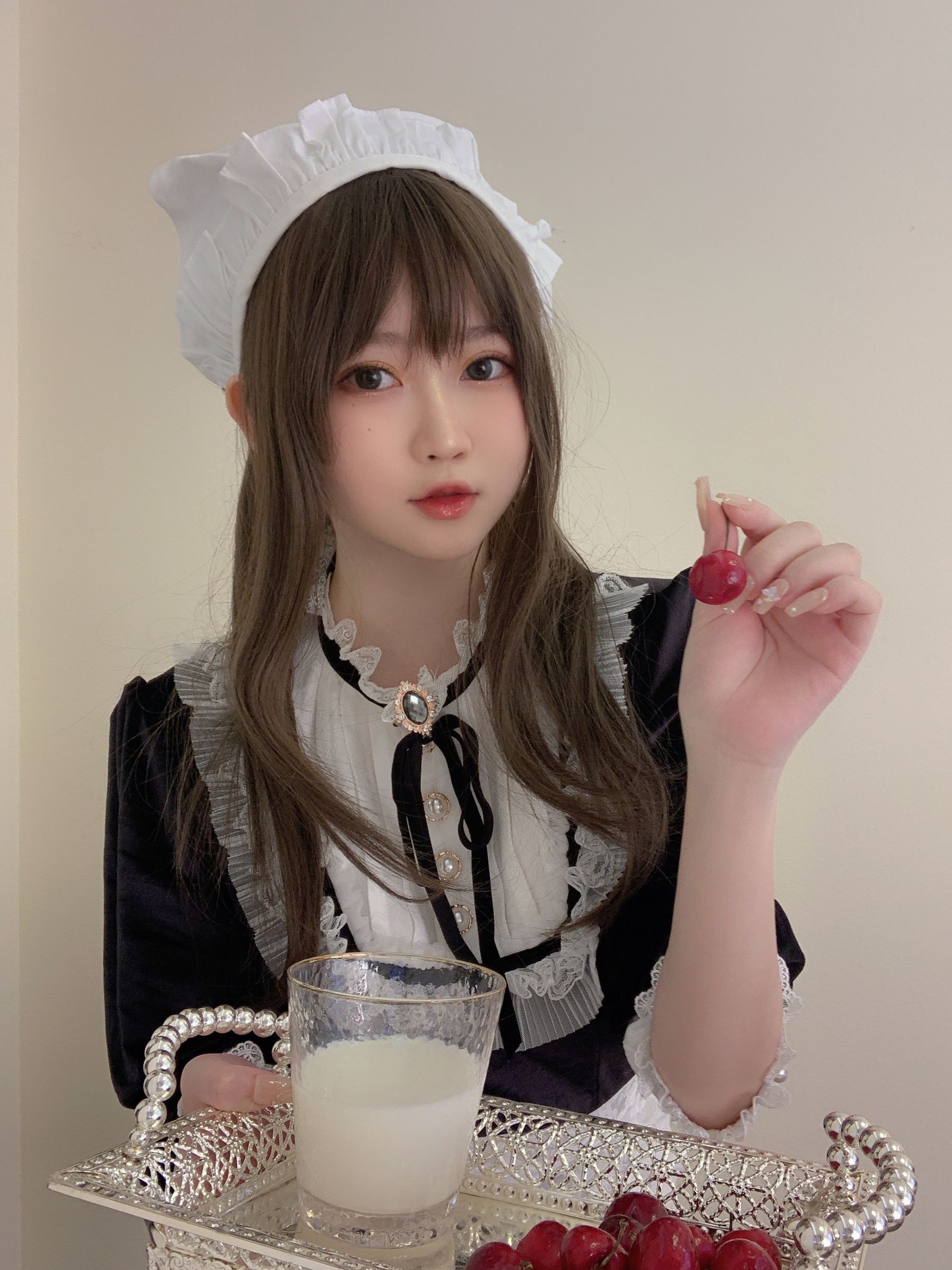 蜜桃少女是依酱呀 – 女仆馆长 [50P]