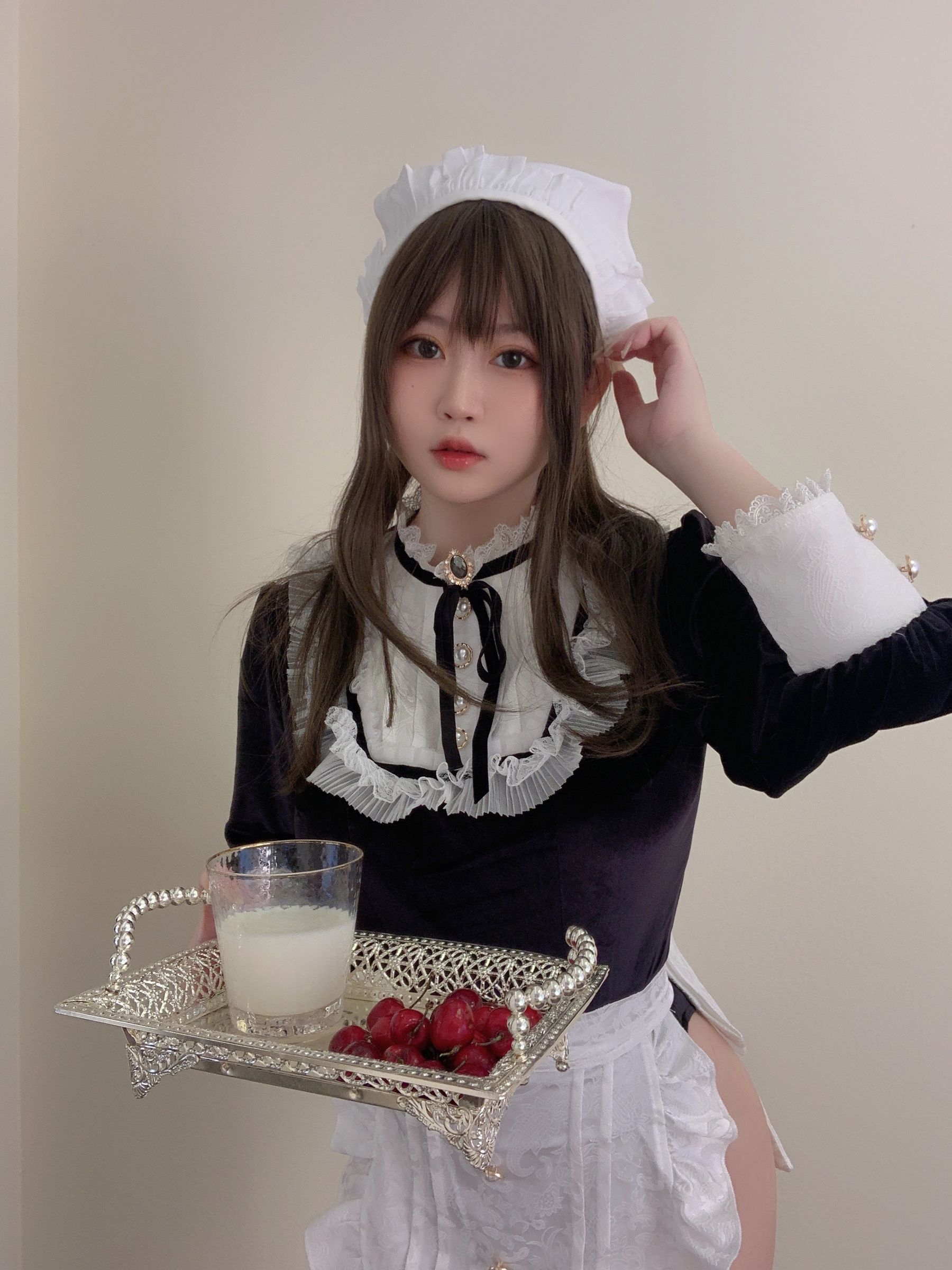 蜜桃少女是依酱呀 – 女仆馆长 [50P]