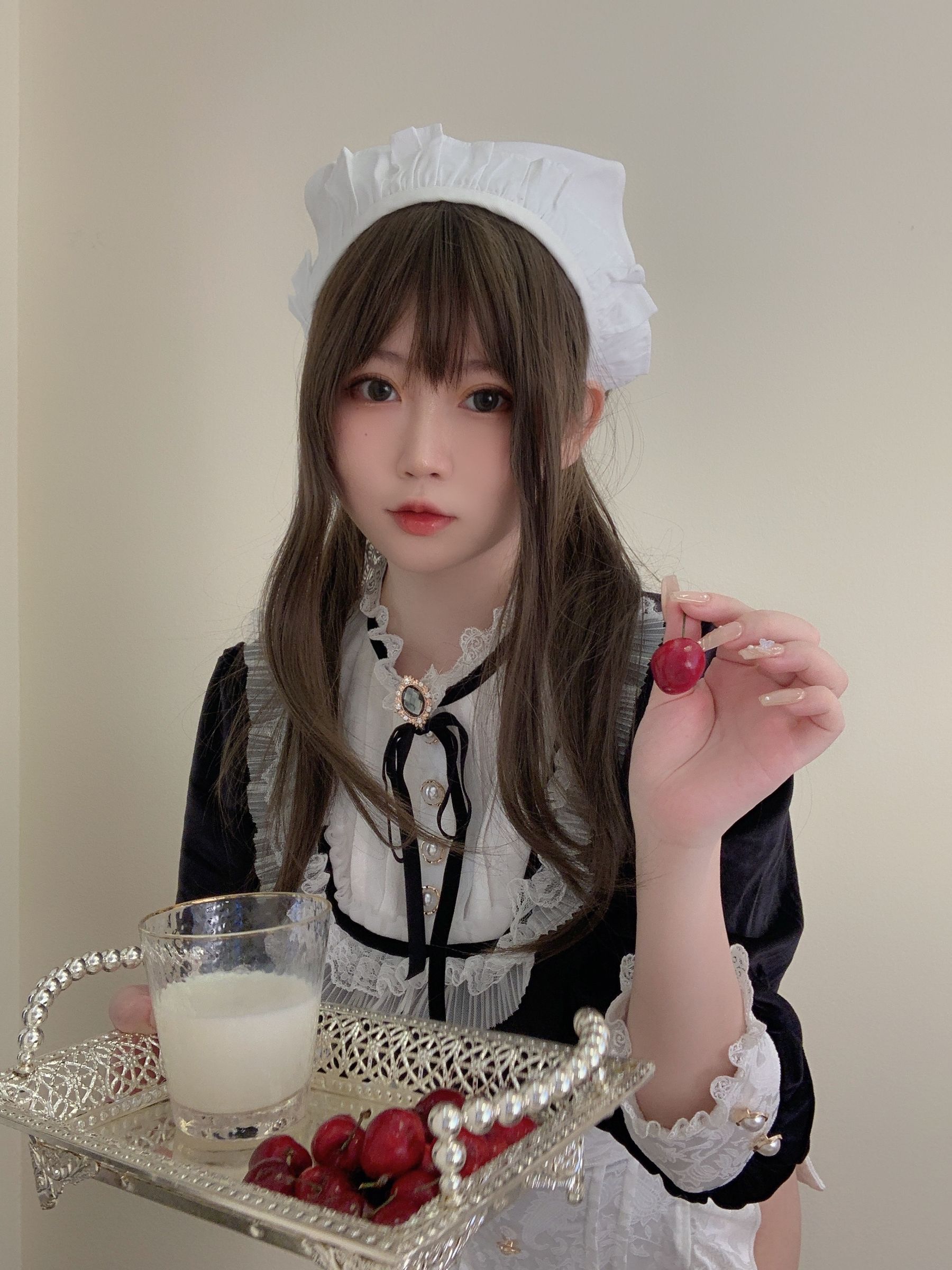 蜜桃少女是依酱呀 – 女仆馆长 [50P]