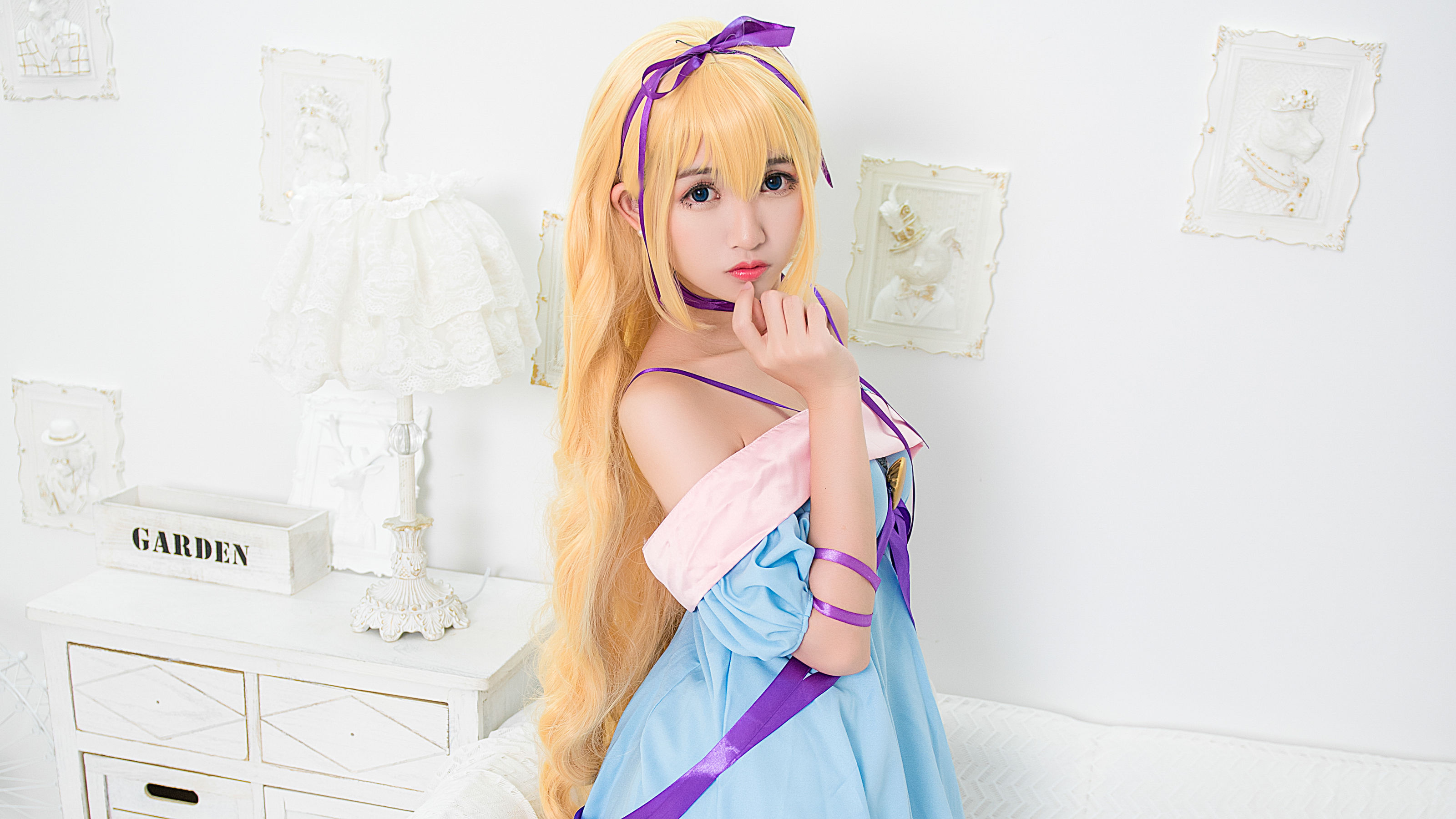 [萝莉COS] 鳗鱼霏儿 – 性感吊带睡裙 [20P]