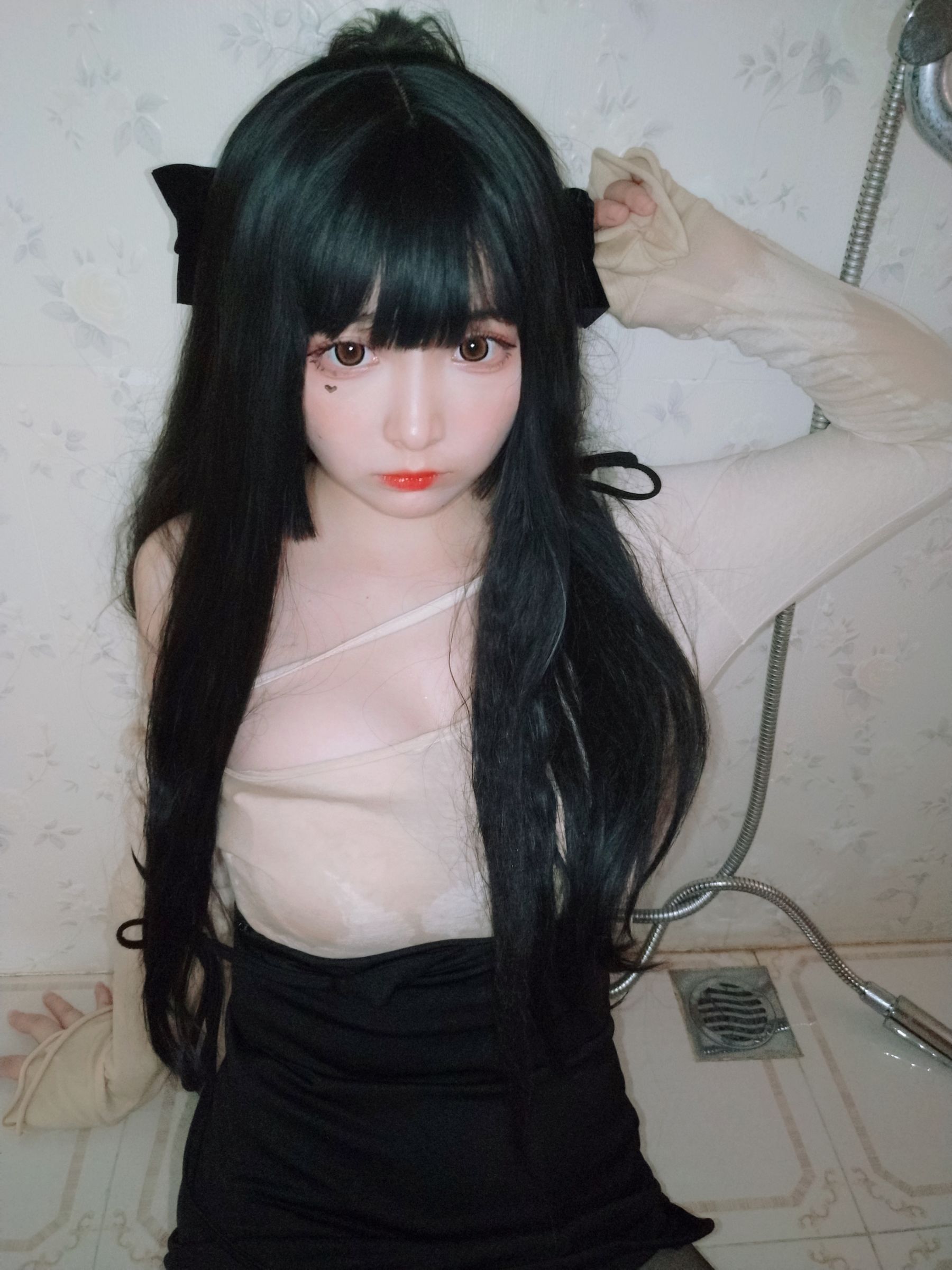 [Cosplay写真] 二次元美女古川kagura – 浴室湿身黑丝 [39P]