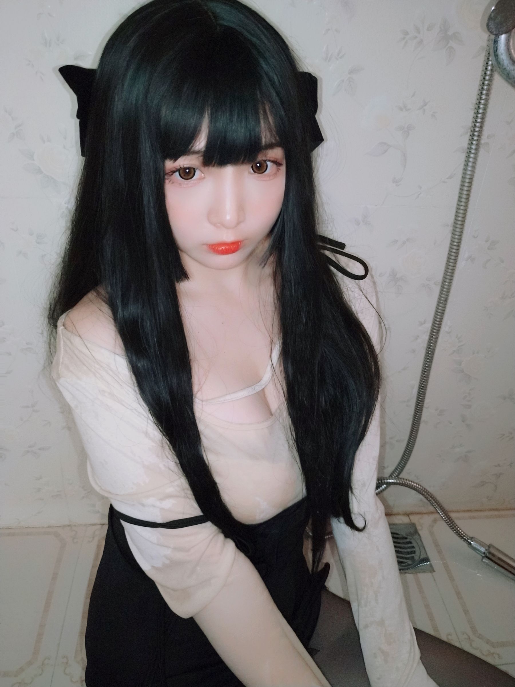 [Cosplay写真] 二次元美女古川kagura – 浴室湿身黑丝 [39P]