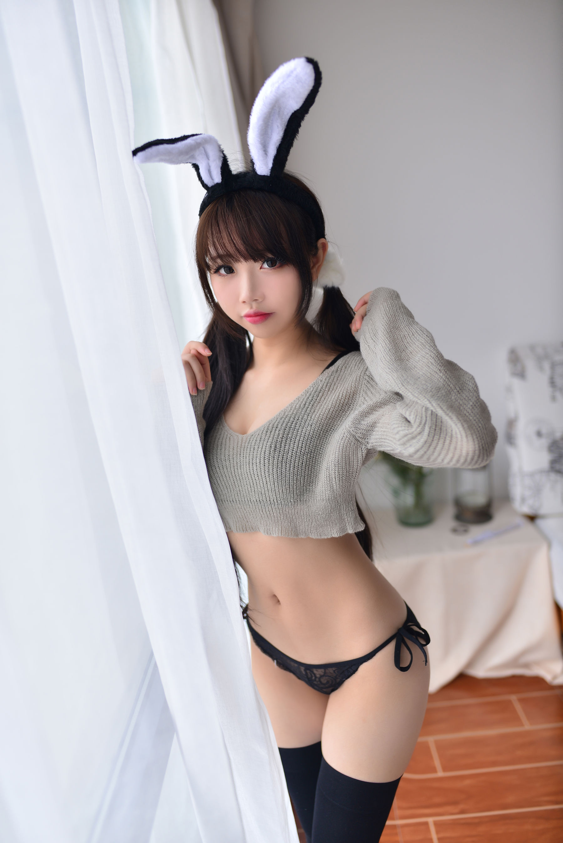 [Cosplay写真] Cos小姐姐雪琪 – 灰兔兔 [37P]