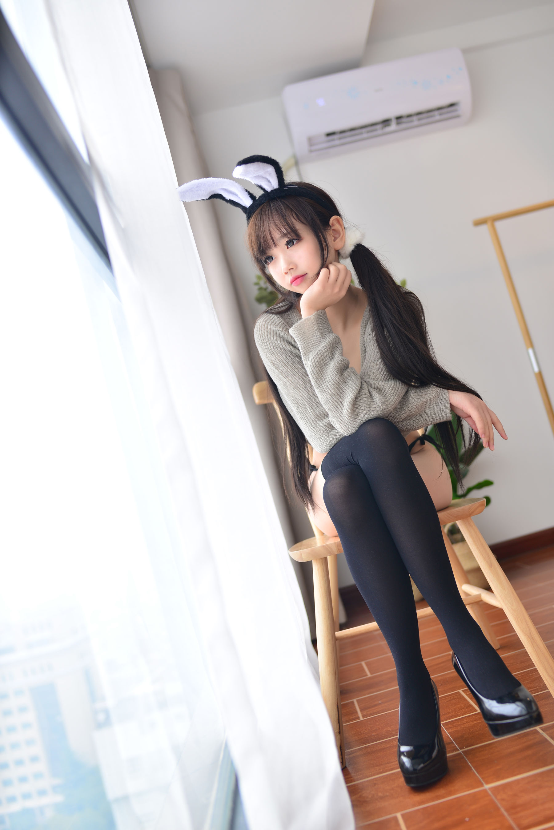 [Cosplay写真] Cos小姐姐雪琪 – 灰兔兔 [37P]