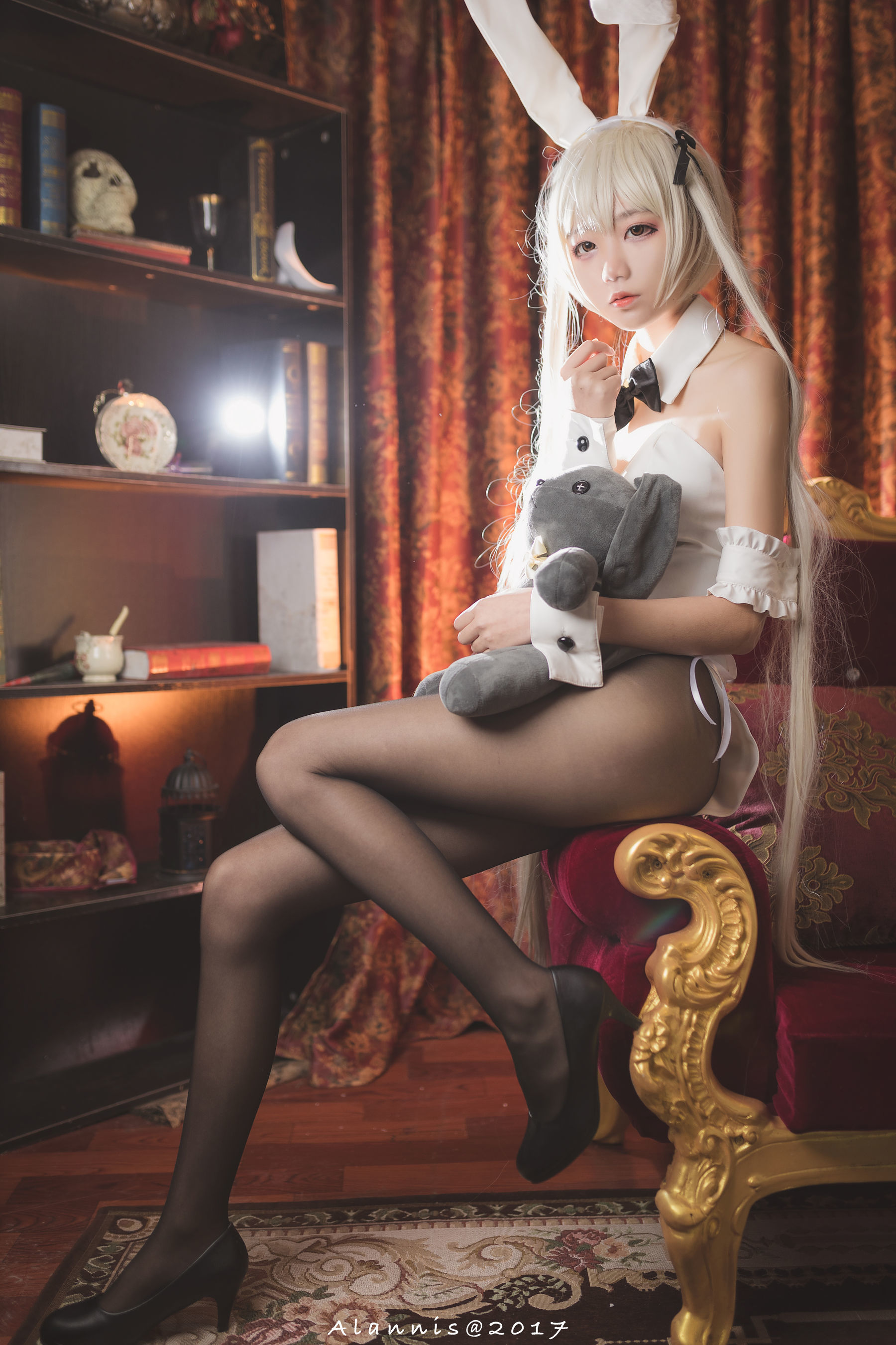 [萝莉COS] 清纯少女五更百鬼 – 兔女郎+白丝美腿 [21P]