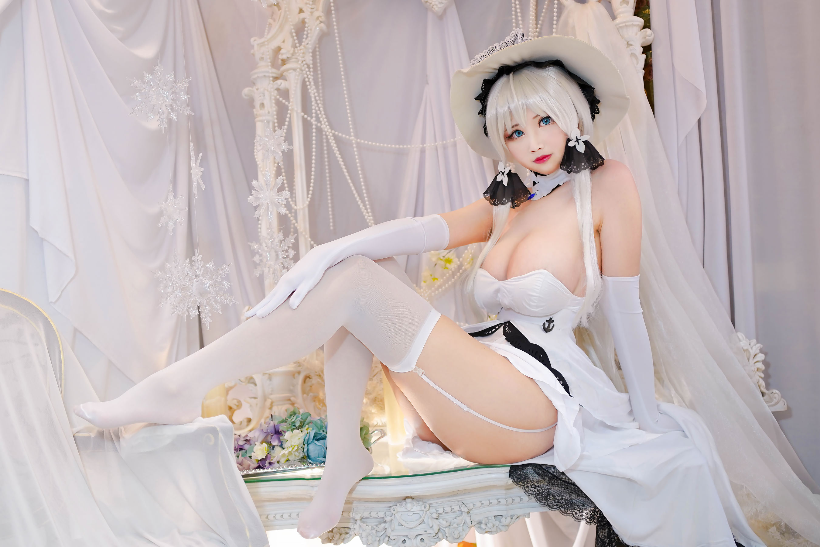 [Cosplay写真] Coser萱-KaYa – 光辉 [20P]