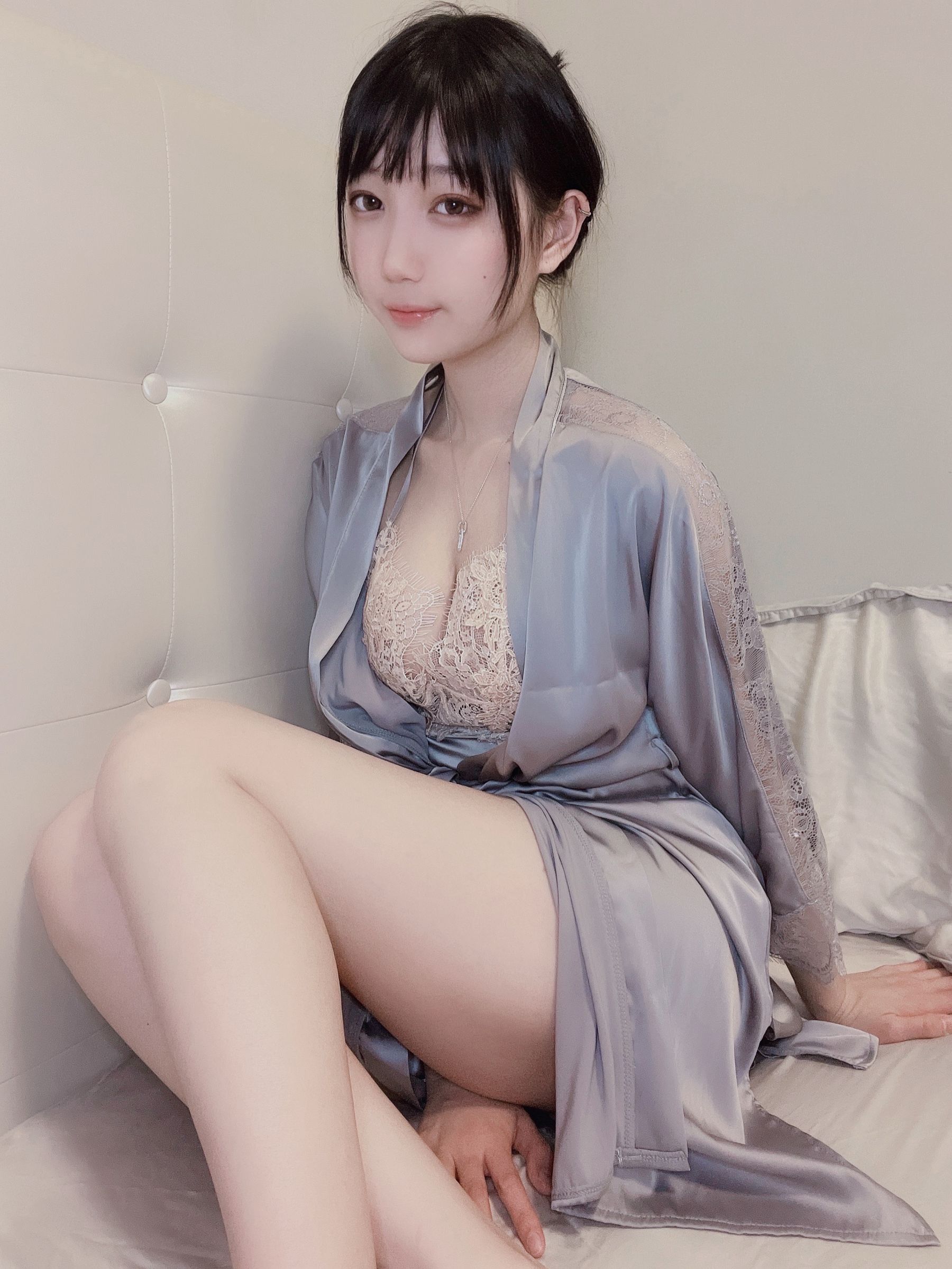 周叽是可爱兔兔 – 今夕何夕睡袍 [9P]