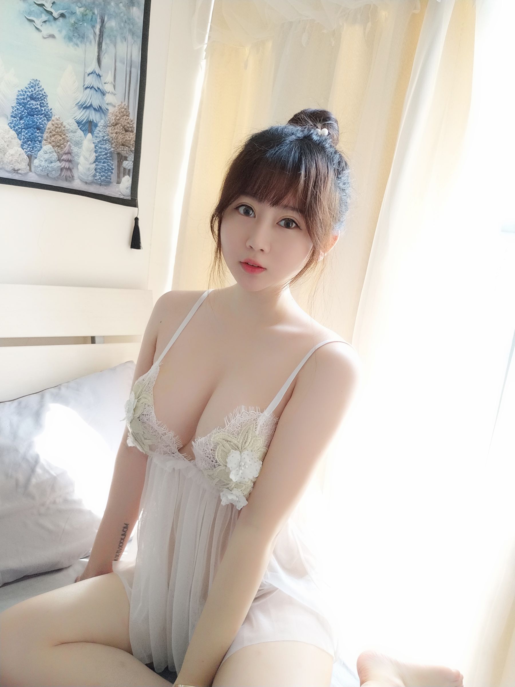 蜜桃少女是依酱呀 蕾丝内衣 [24P]