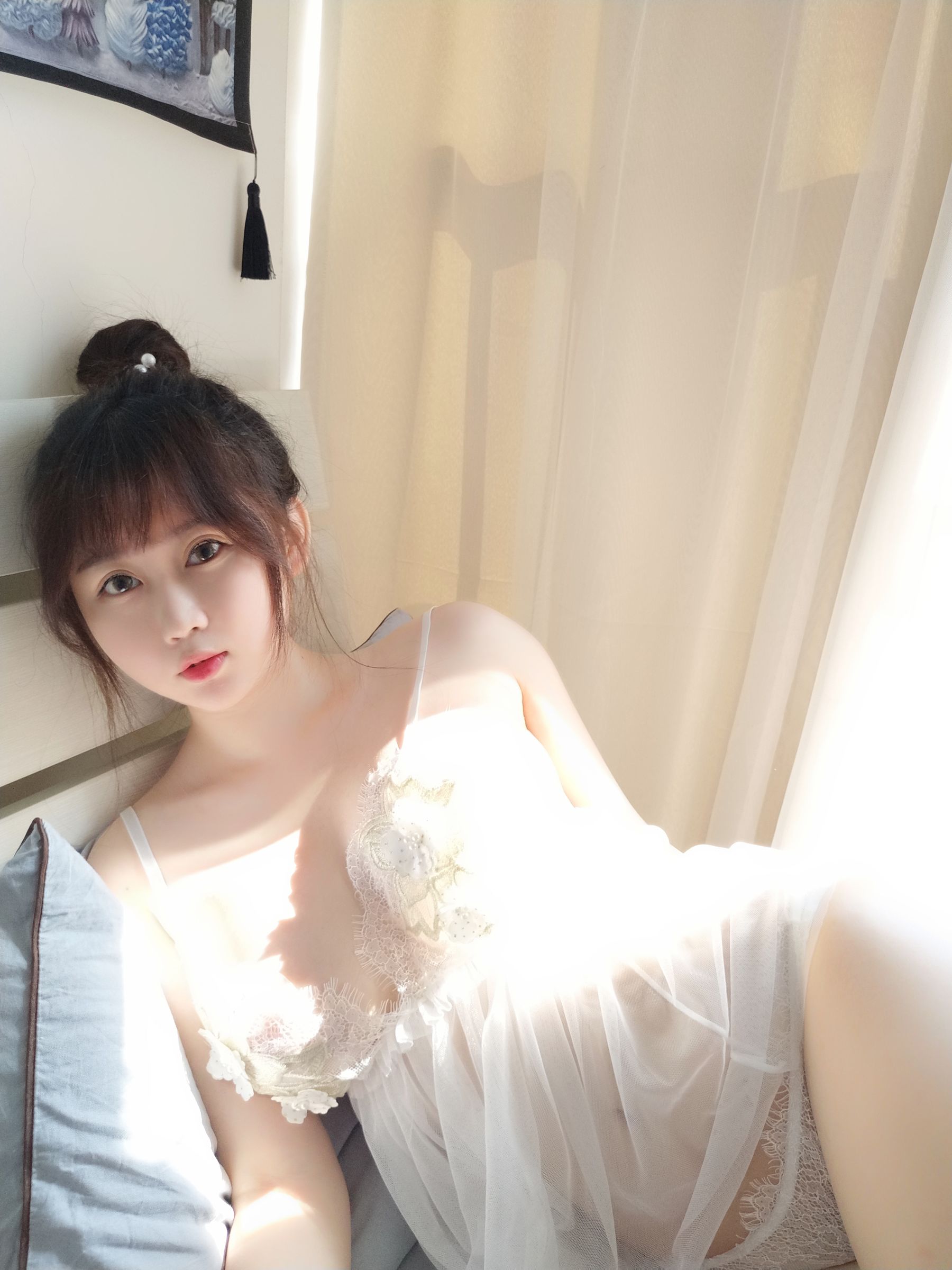 蜜桃少女是依酱呀 蕾丝内衣 [24P]