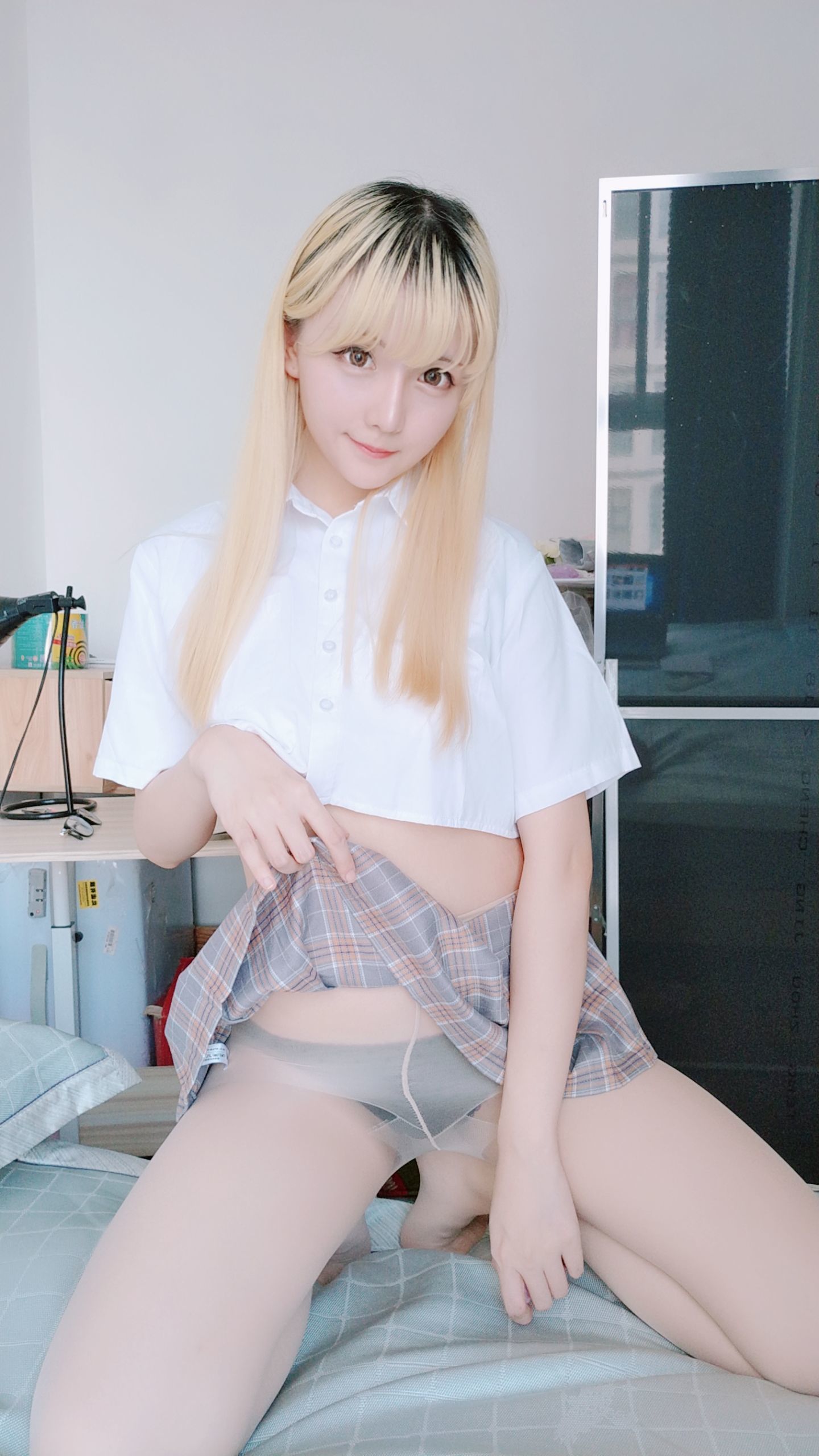 [萝莉COS] 星之迟迟 – 短裙制服 [62P]