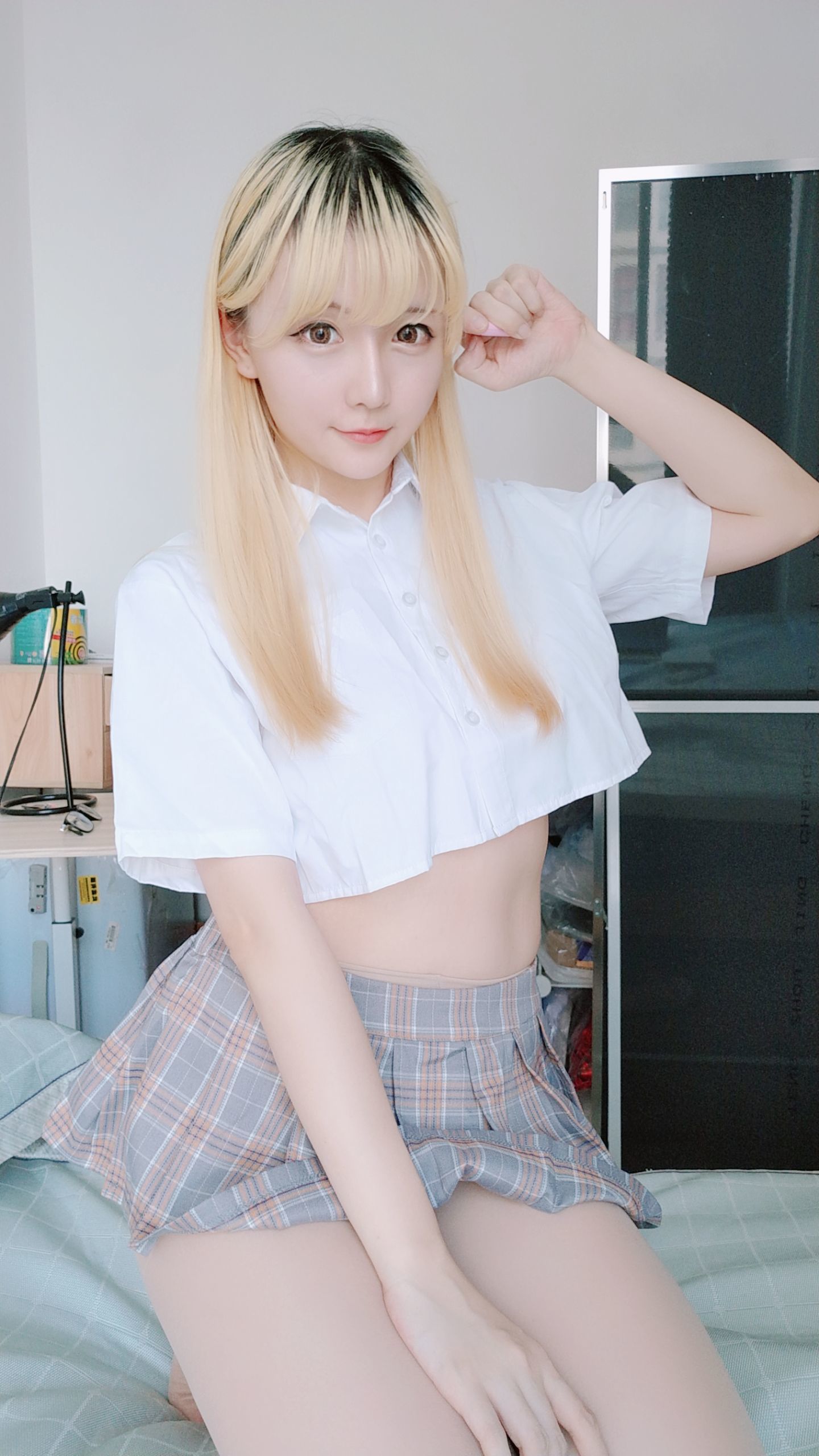 [萝莉COS] 星之迟迟 – 短裙制服 [62P]