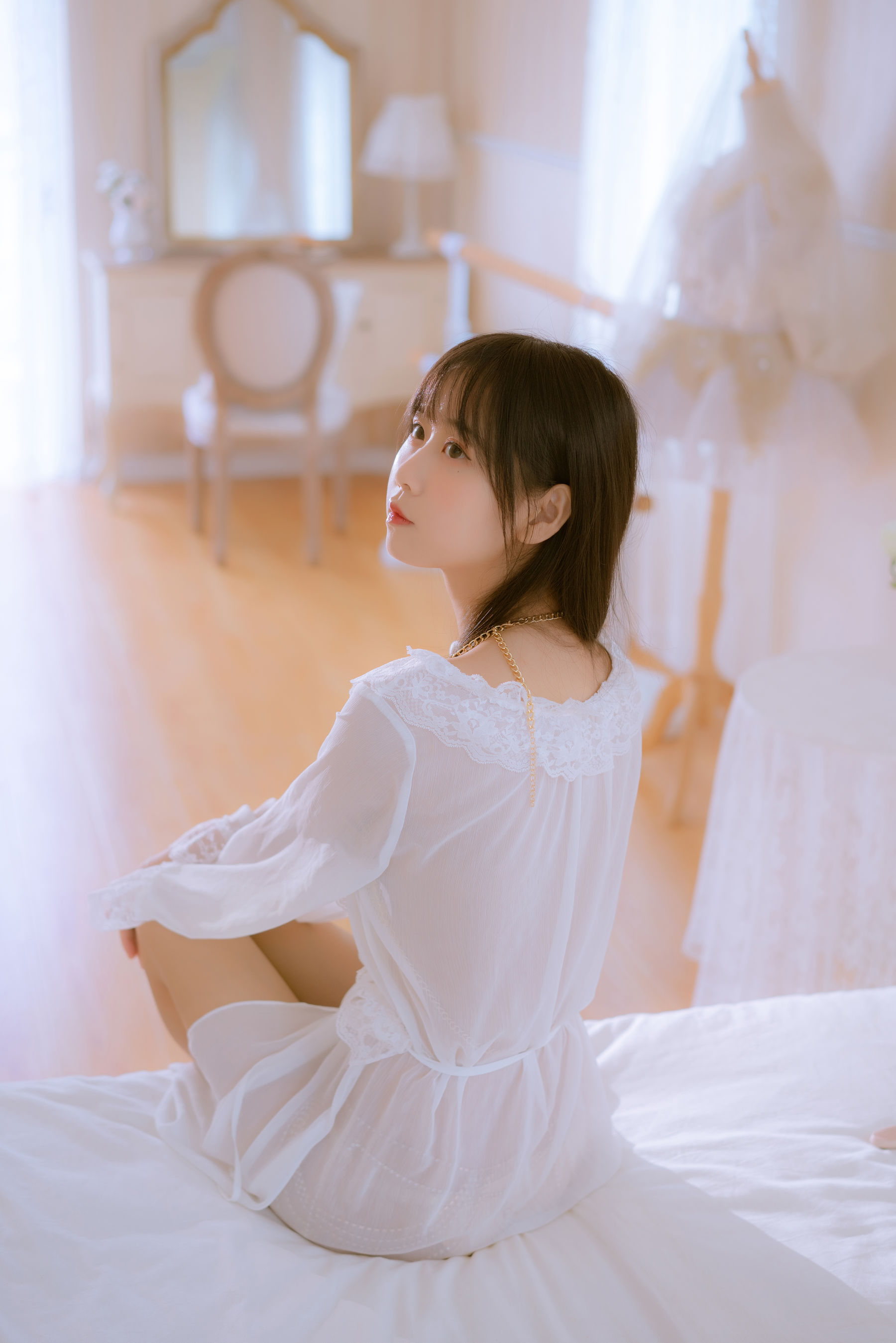 阳光美少女萌芽儿o0 – 金色套装 [70P]