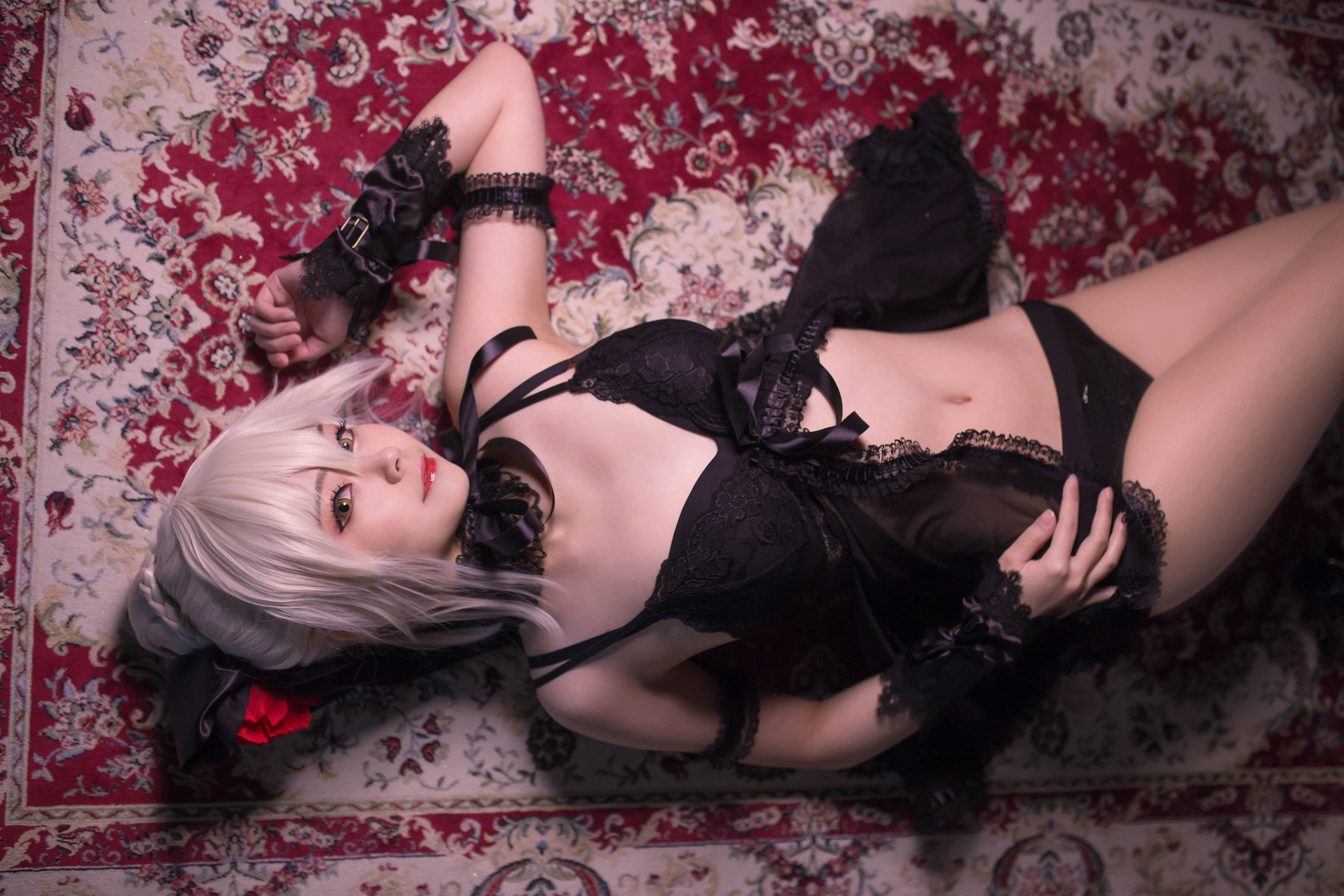 [Cosplay写真] Coser萱-KaYa – 亚缇 黑呆睡衣 [14P]