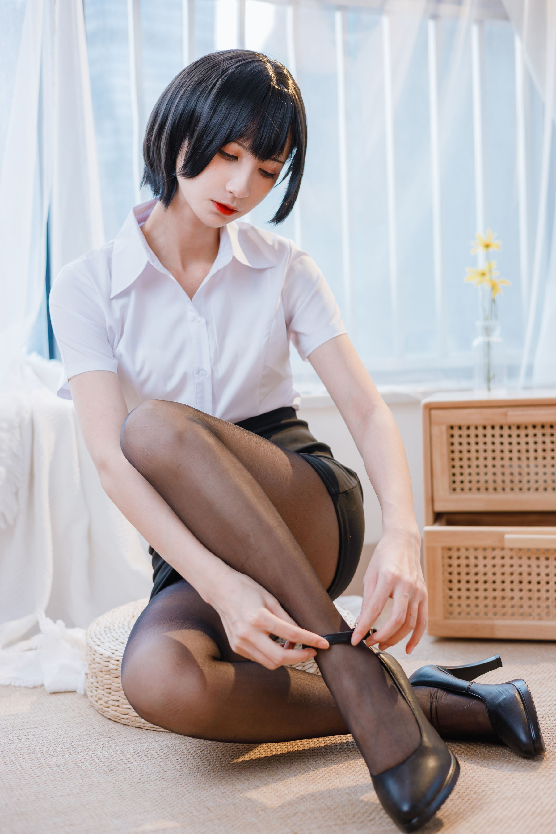 贝儿酱Miki – OL装 [31P]