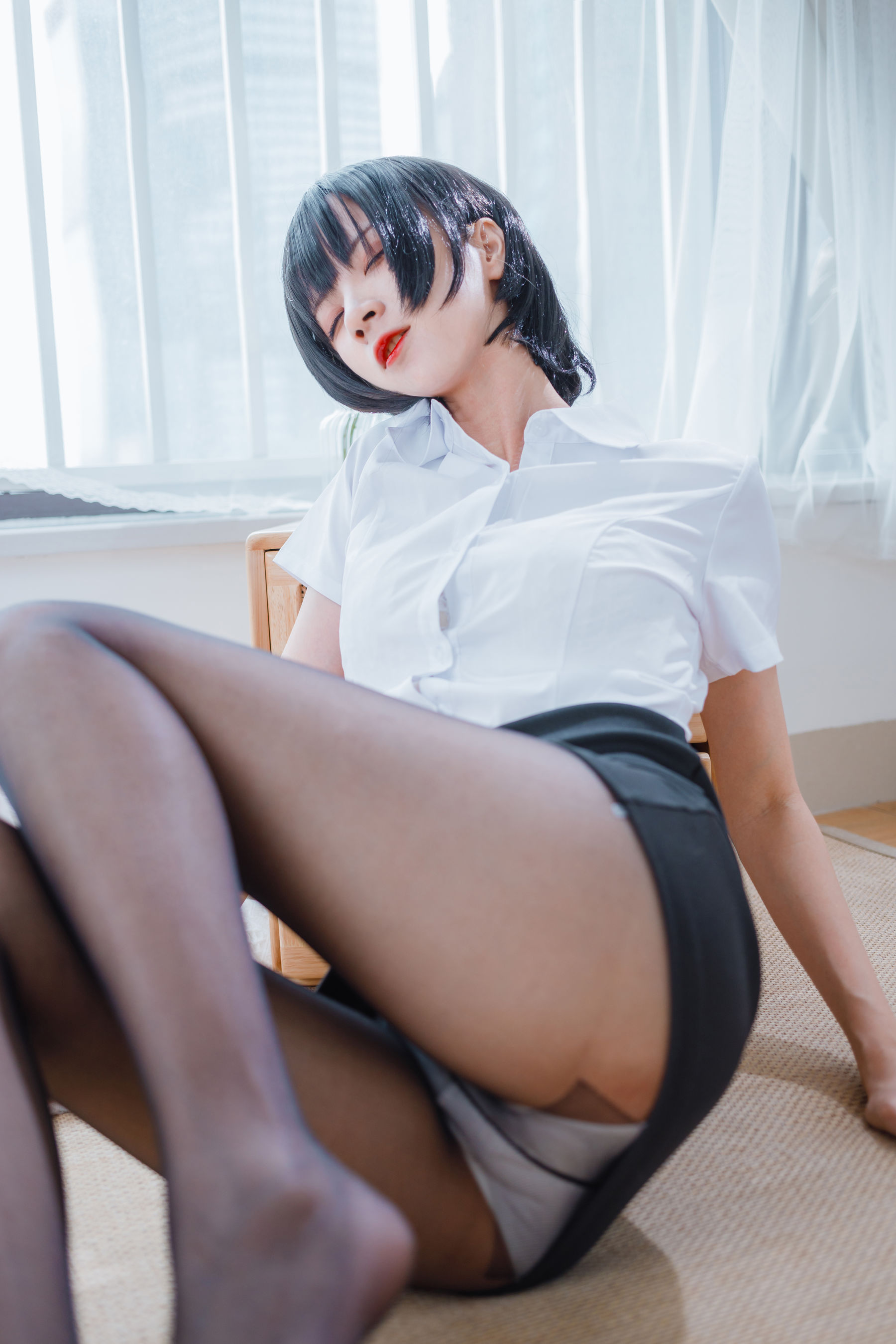 贝儿酱Miki – OL装 [31P]