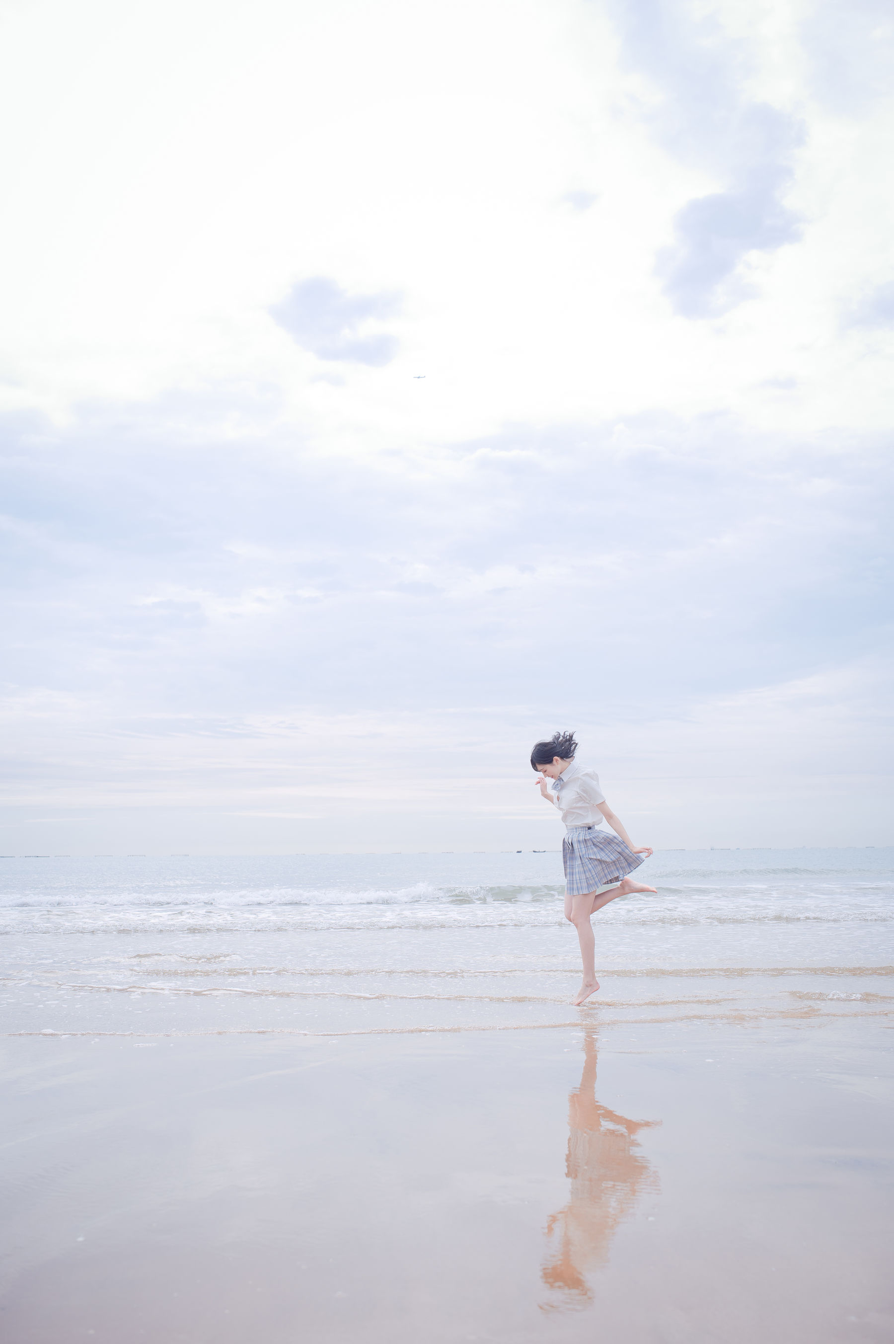周叽是可爱兔兔 – 海边jk [35P]
