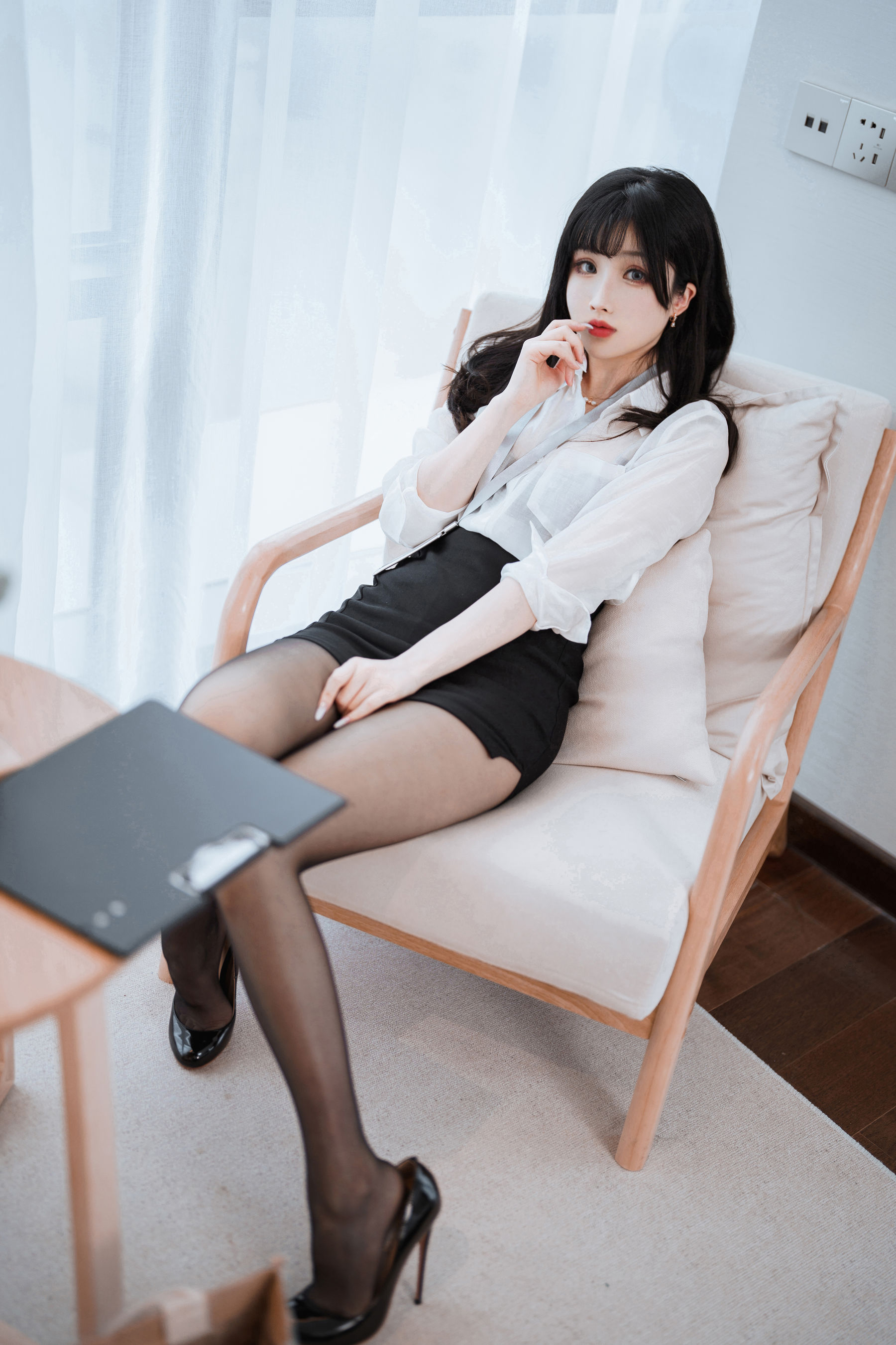 COS福利rioko凉凉子(肉扣热热子)&面饼仙儿 – OL前辈 [51P]