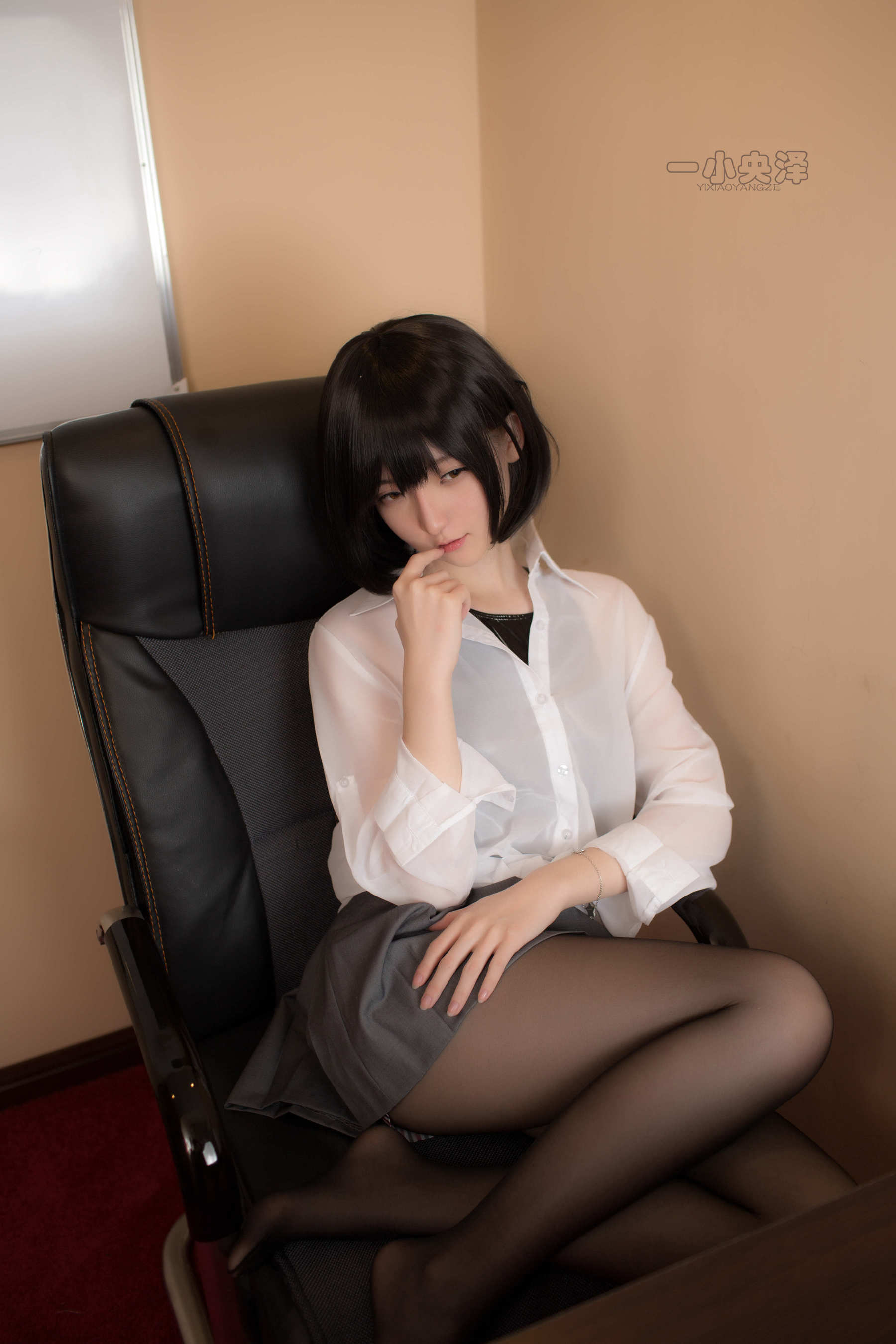 [萝莉COS] 一小央泽 – 黑丝 [33P]