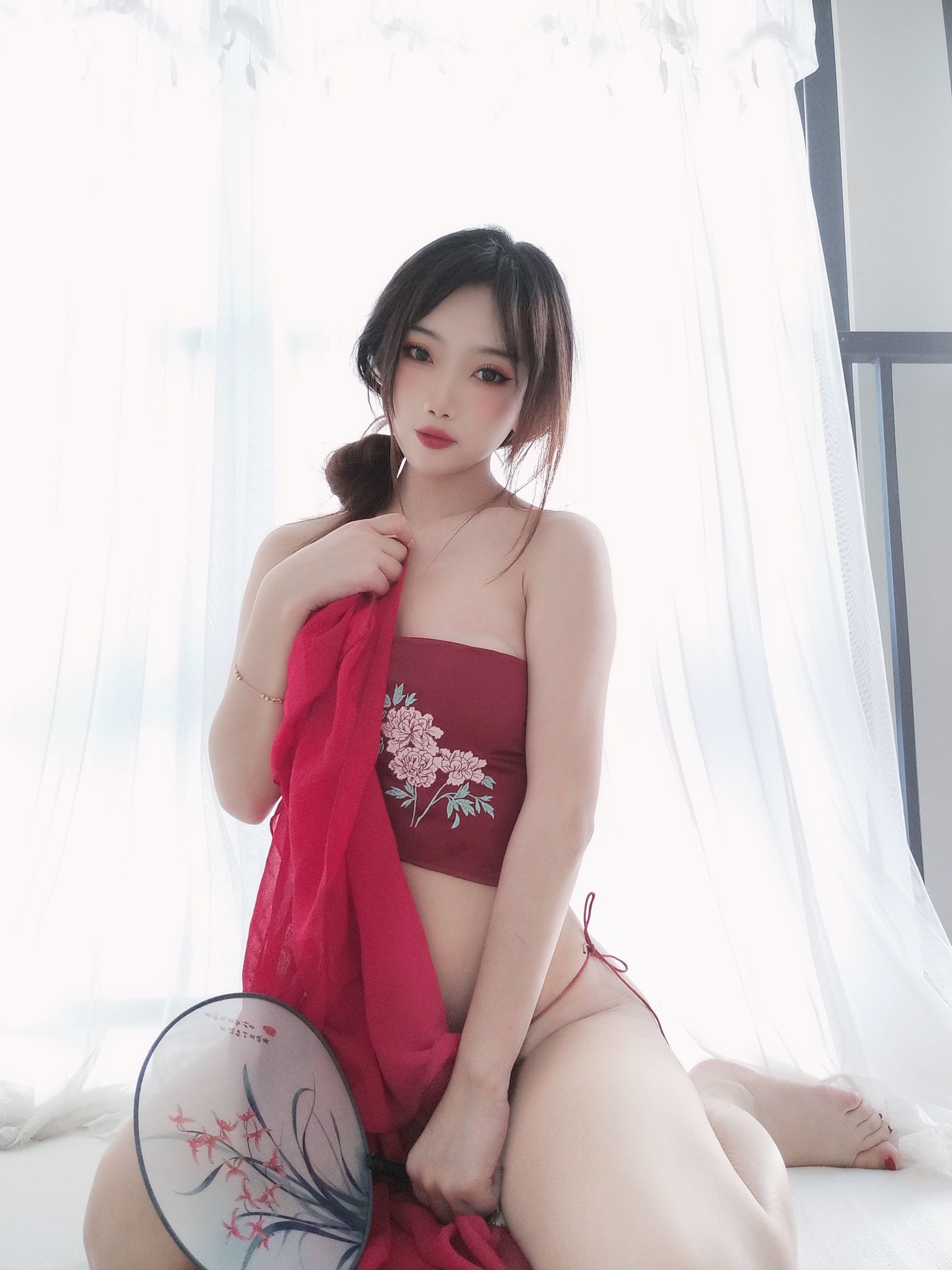 白嫩美少女鬼畜瑶 – 情趣红肚兜 [30P]