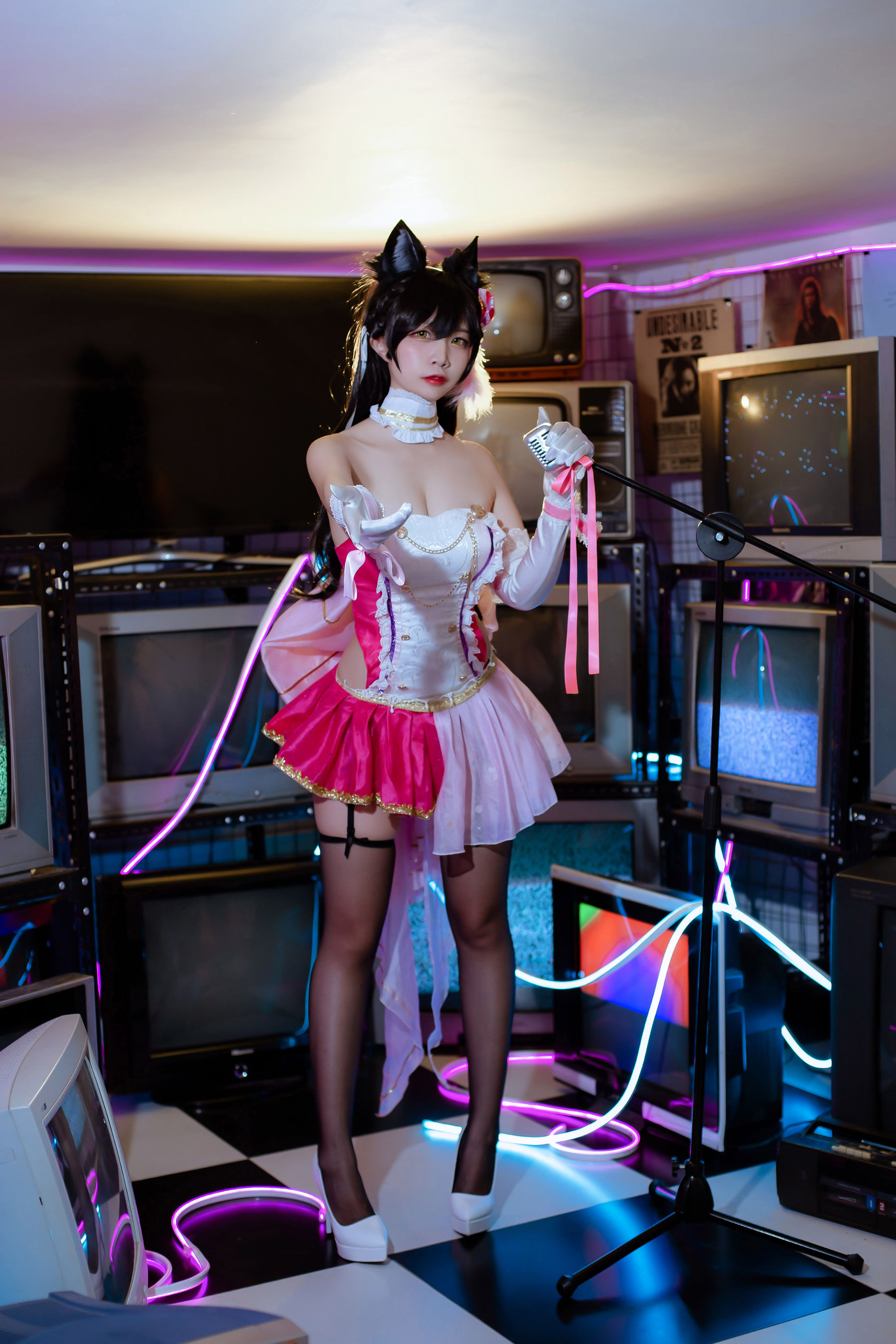 [Cosplay写真] 人气Coser二佐Nisa – 犬之眷之碧蓝爱宕 打歌服 [14P]