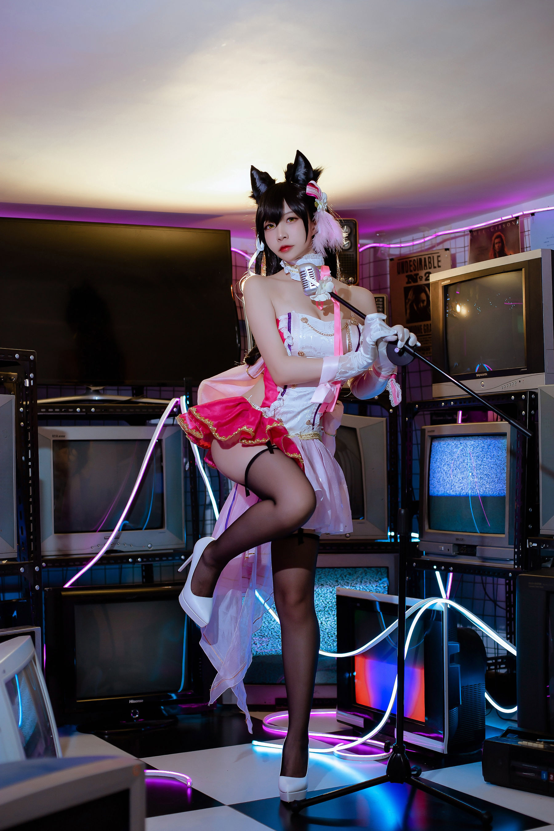 [Cosplay写真] 人气Coser二佐Nisa – 犬之眷之碧蓝爱宕 打歌服 [14P]