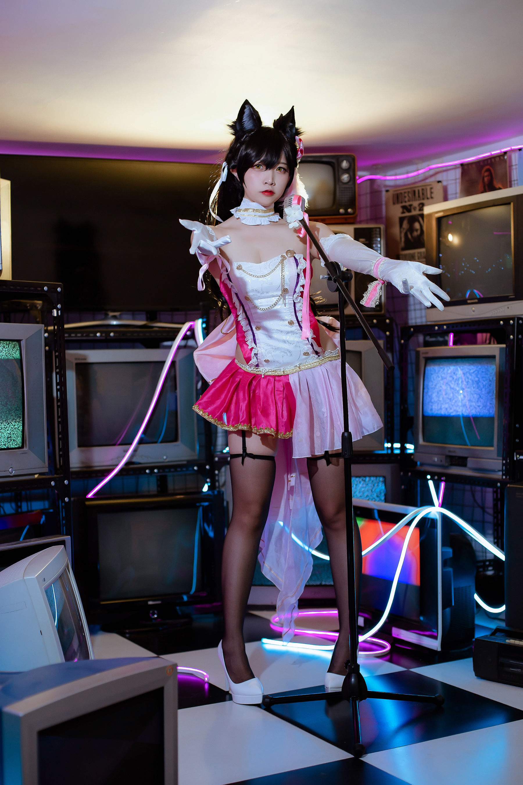 [Cosplay写真] 人气Coser二佐Nisa – 犬之眷之碧蓝爱宕 打歌服 [14P]