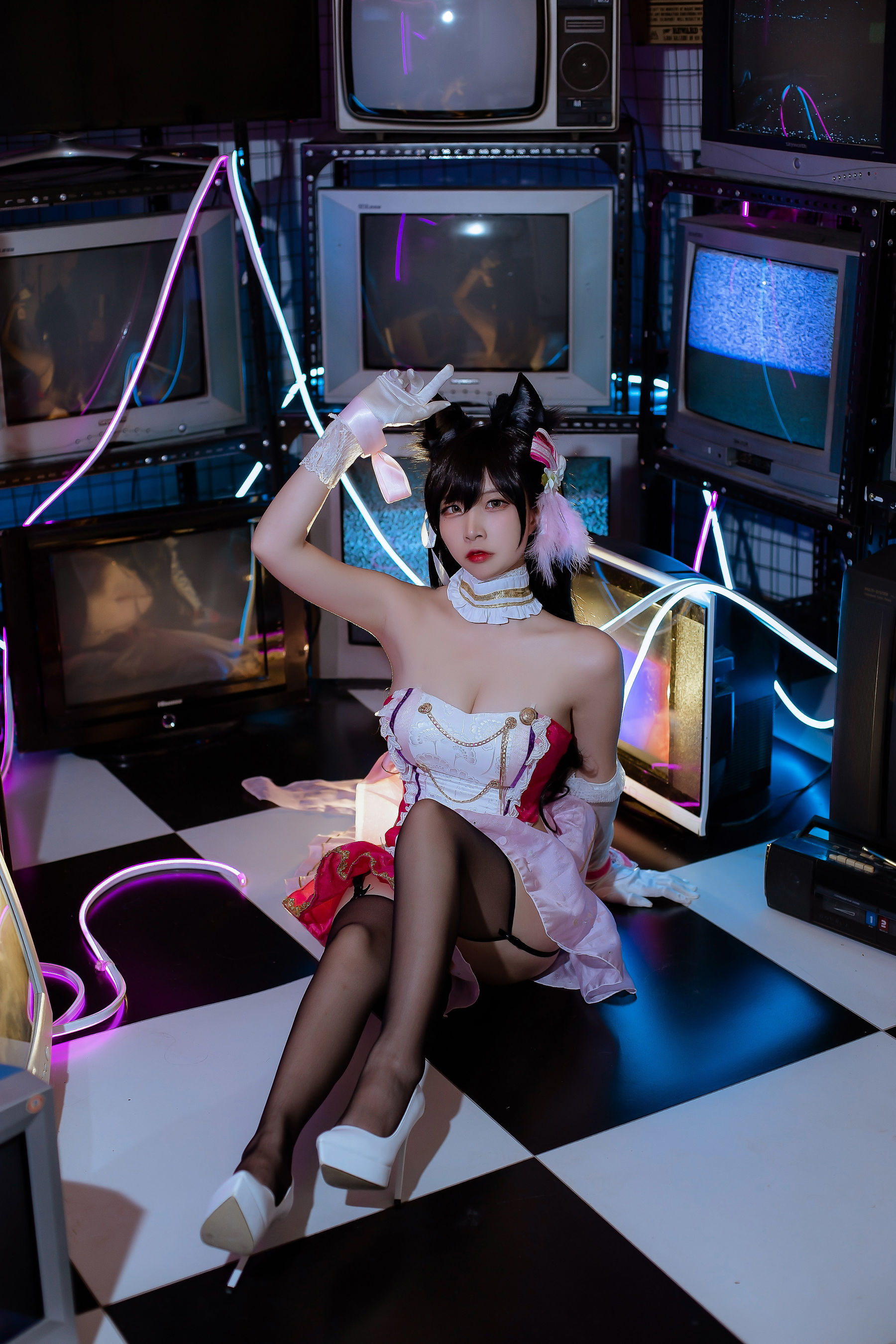 [Cosplay写真] 人气Coser二佐Nisa – 犬之眷之碧蓝爱宕 打歌服 [14P]