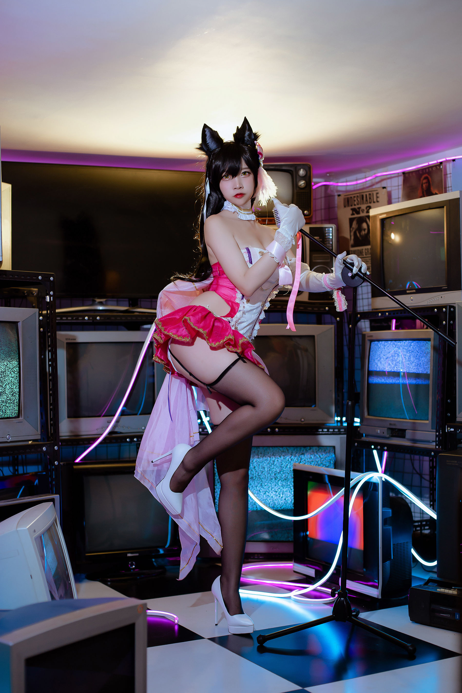 [Cosplay写真] 人气Coser二佐Nisa – 犬之眷之碧蓝爱宕 打歌服 [14P]