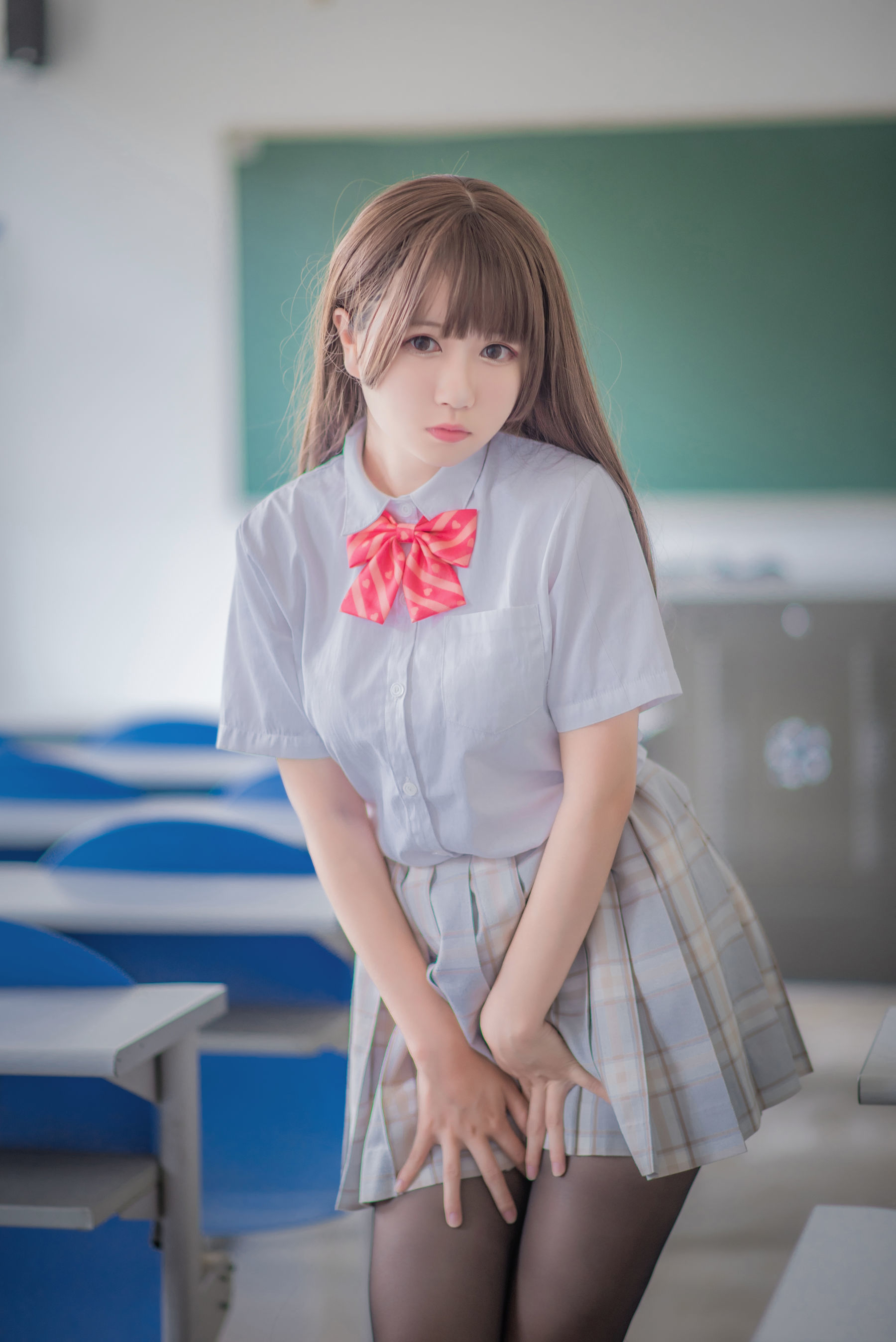 [萝莉COS] 白金Saki – 制服黑丝 [24P]