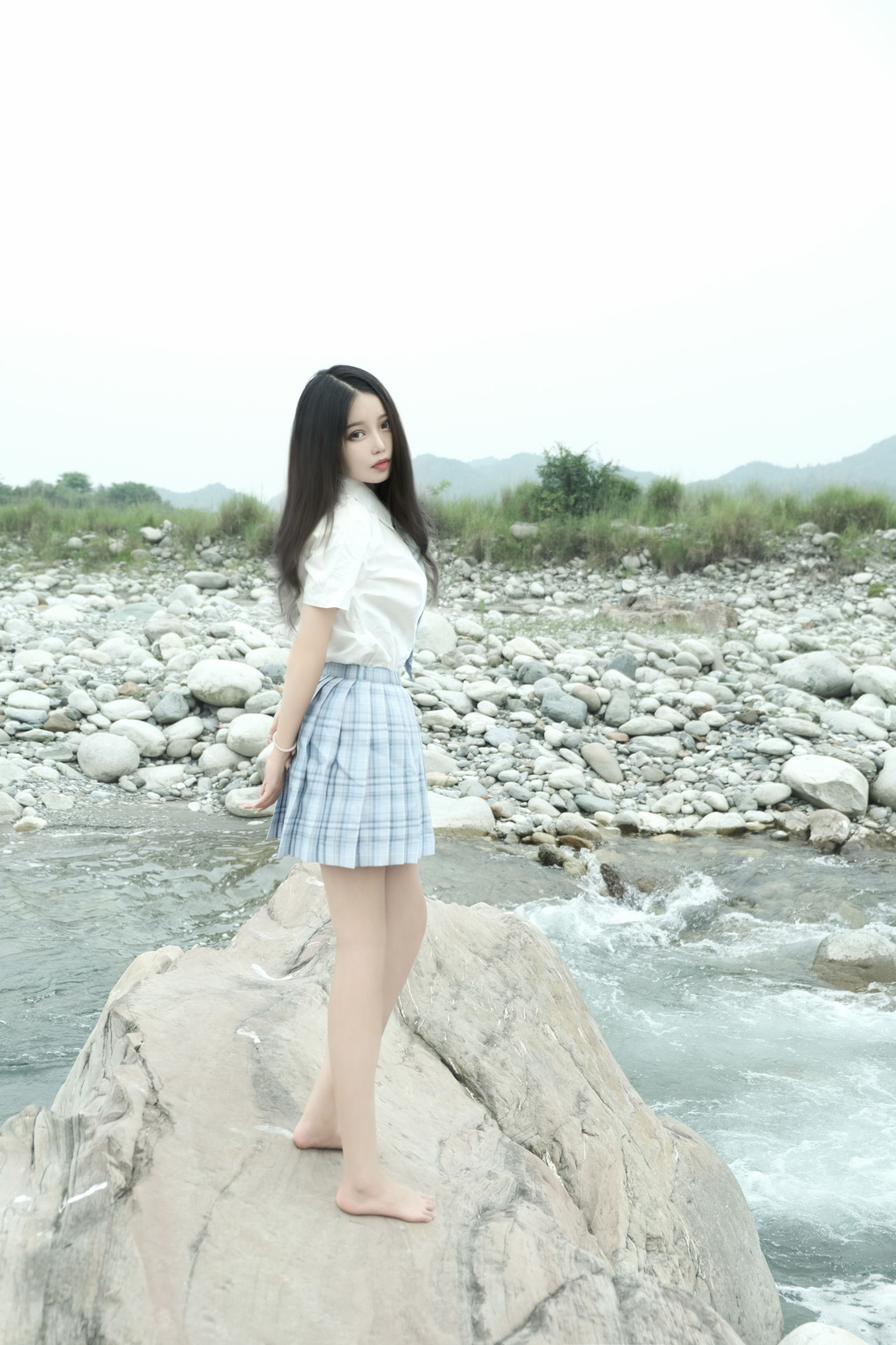 eloise软软 – 河边JK [34P]