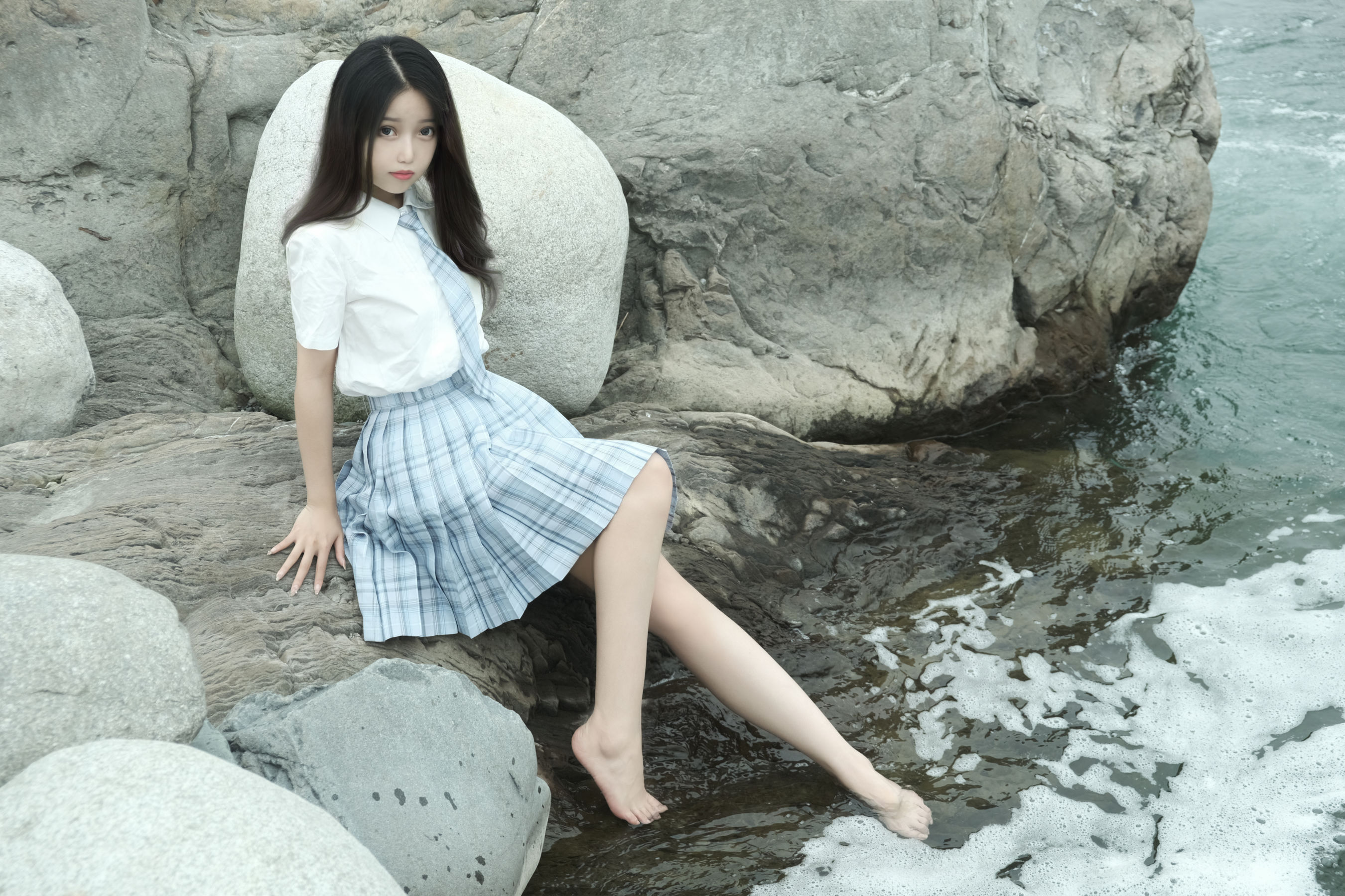 eloise软软 – 河边JK [34P]