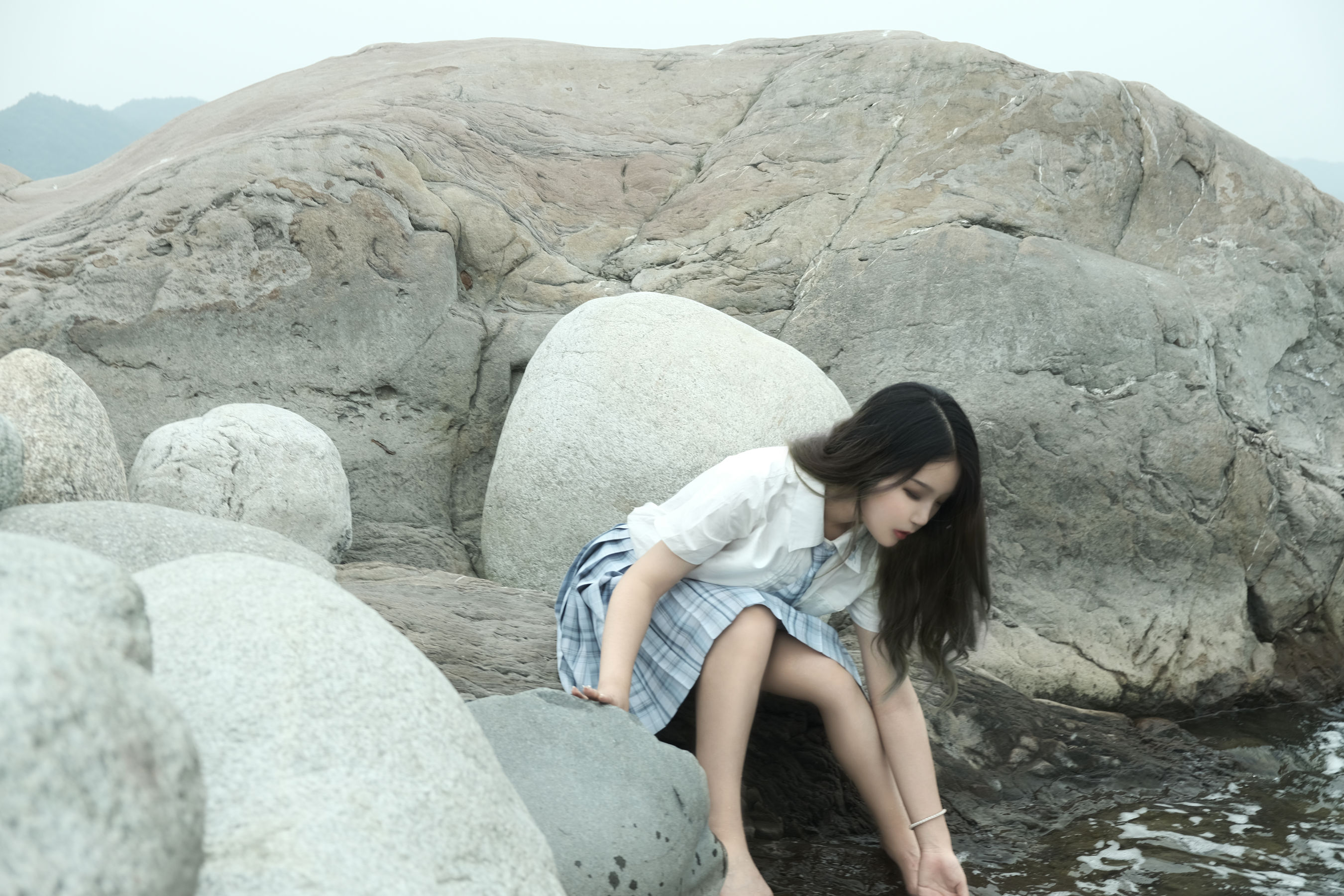 eloise软软 – 河边JK [34P]