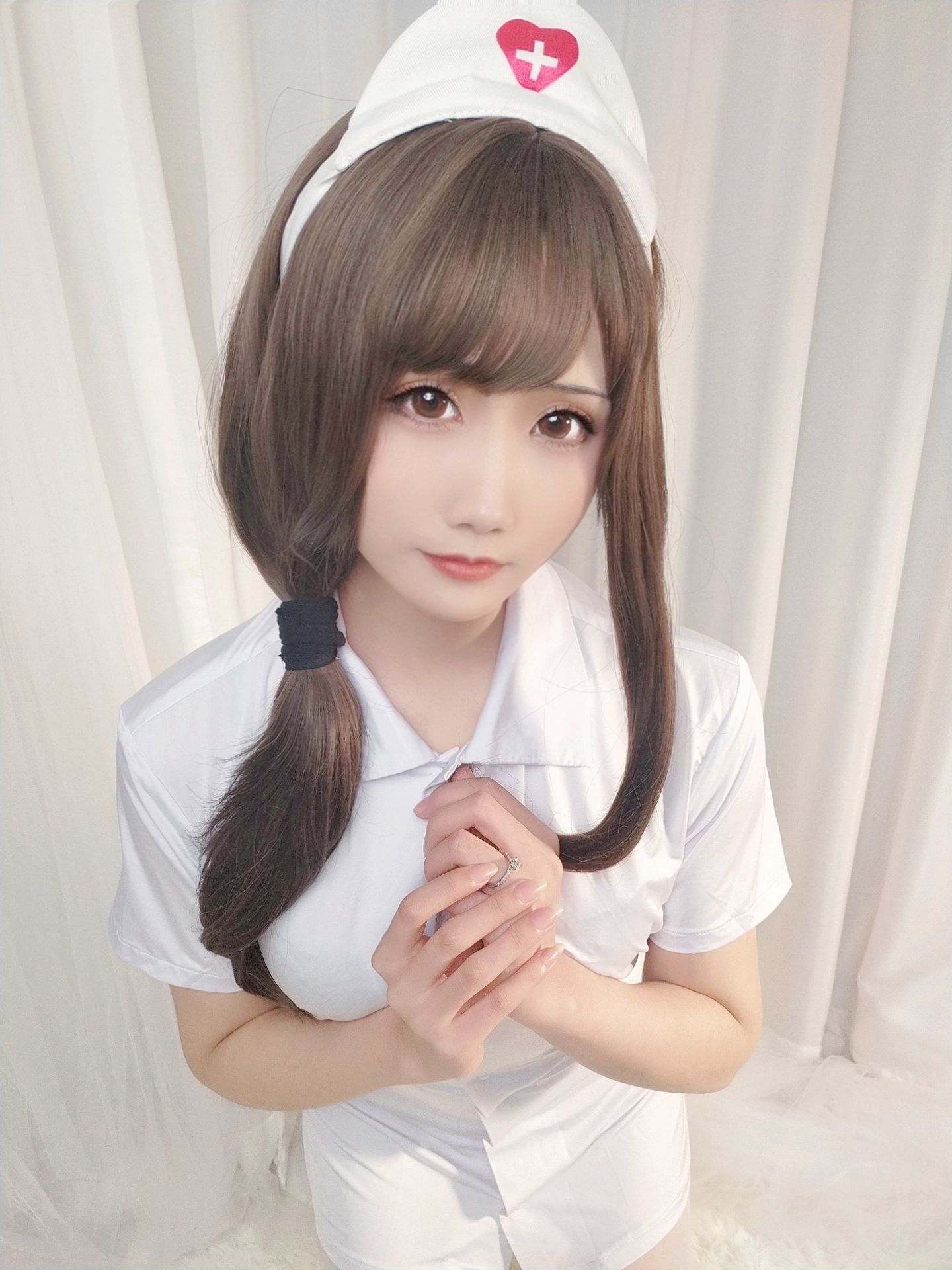 动漫博主曉美媽 – (圣诞自拍)护士人妻 [12P]
