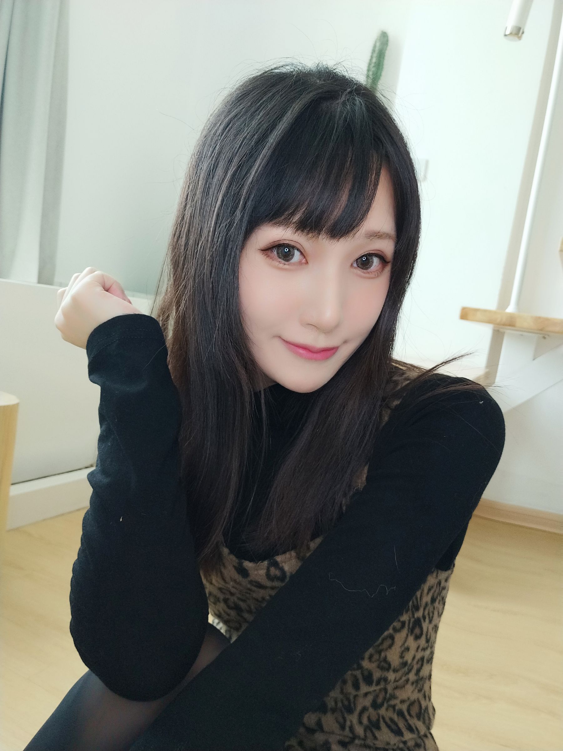 木之本果 – 豹纹常服 [22P]