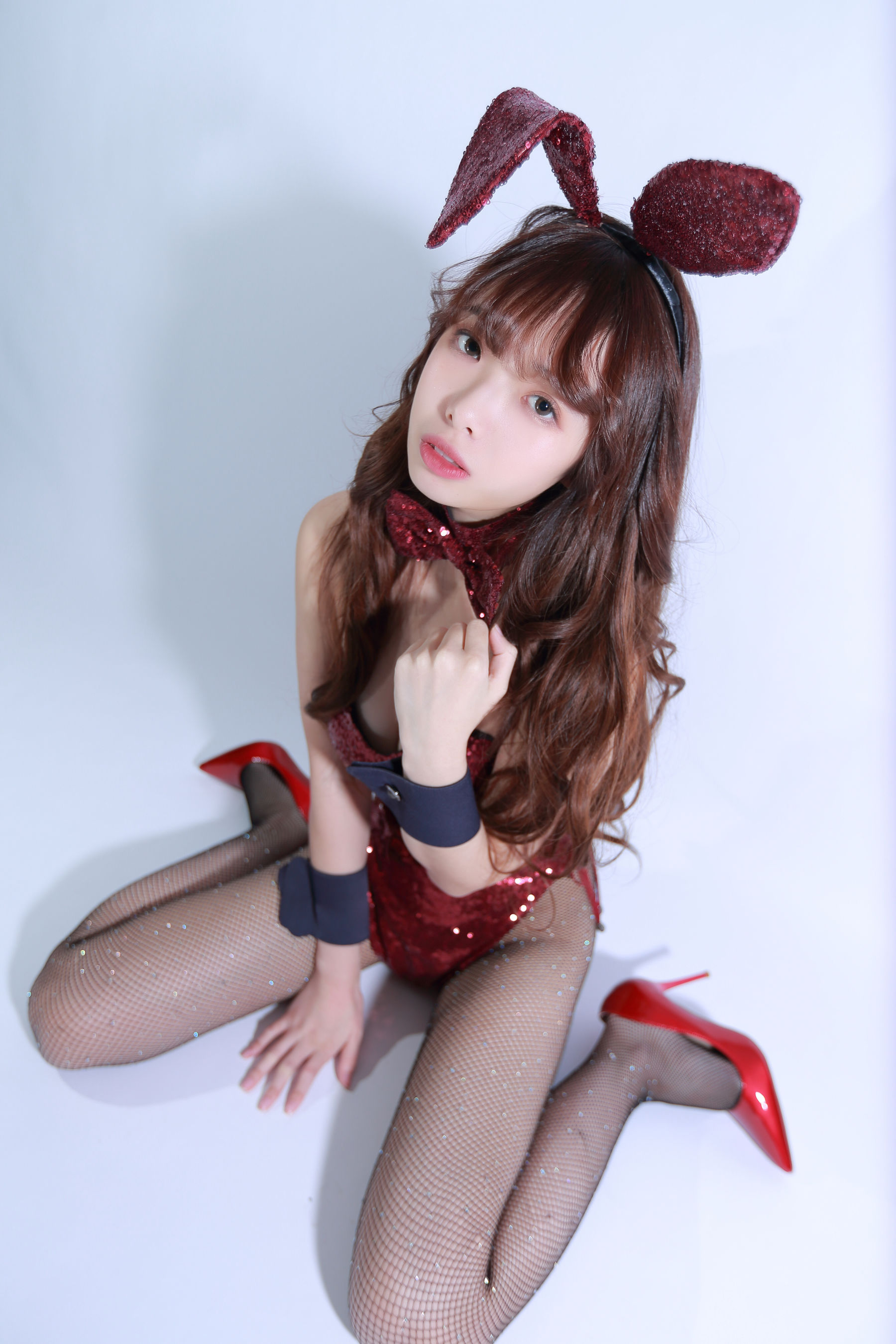 [Cosplay写真] 动漫博主雯妹 – 元旦兔女郎 [5P]