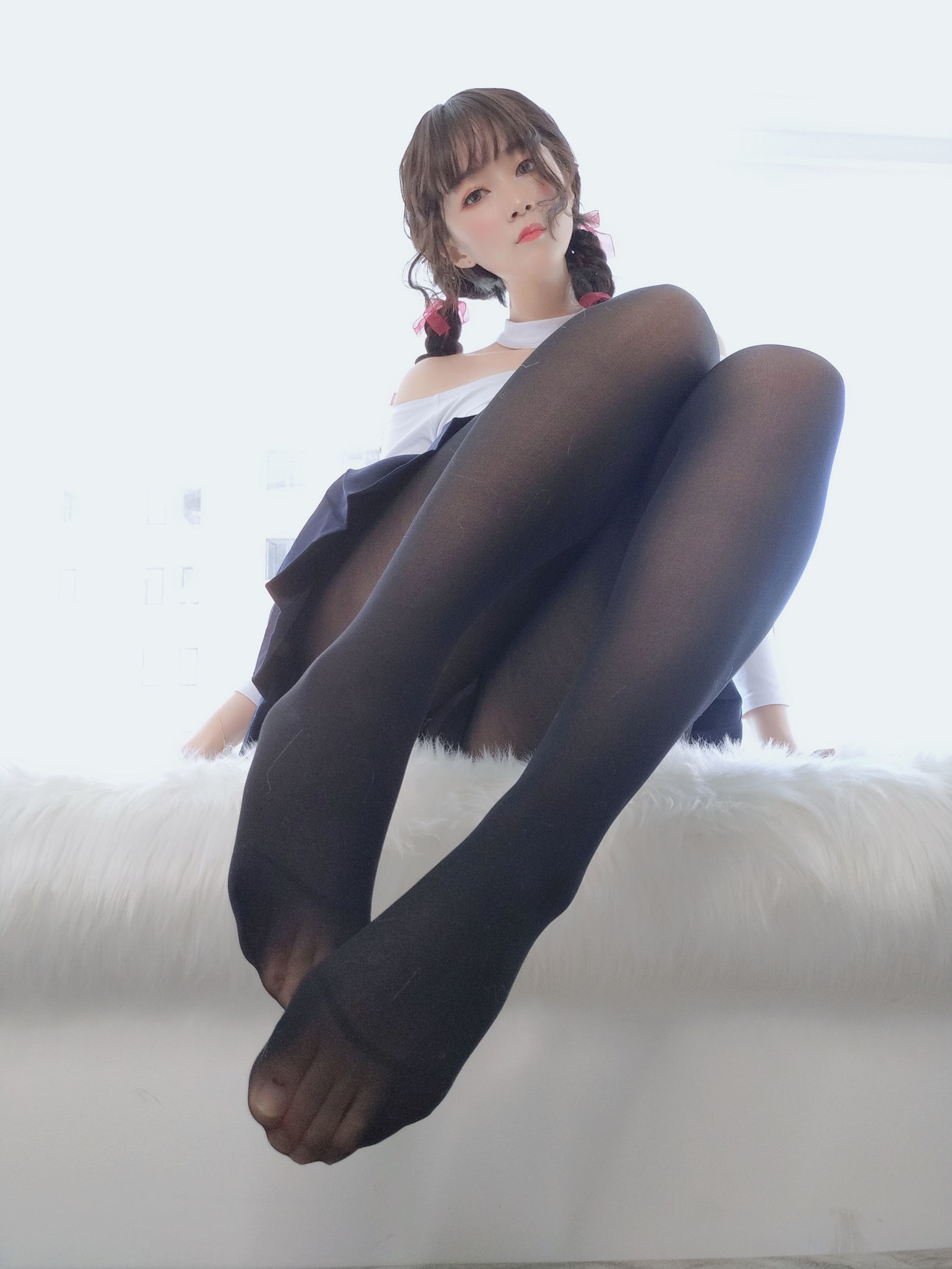 [萝莉COS] 白银 – 邻家大姐姐的黑丝2 [45P]