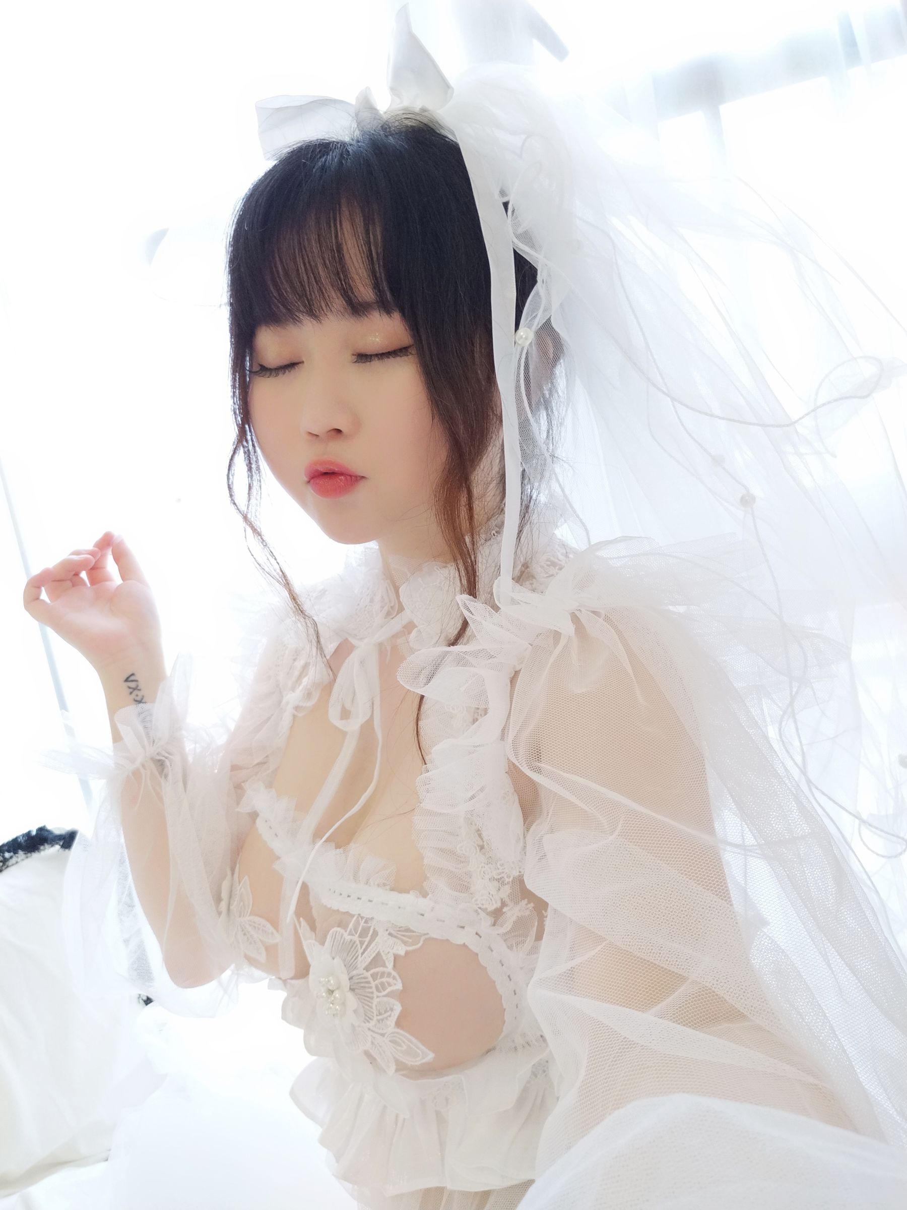 [Cosplay写真] 蜜桃少女是依酱呀 – 花嫁 [40P]