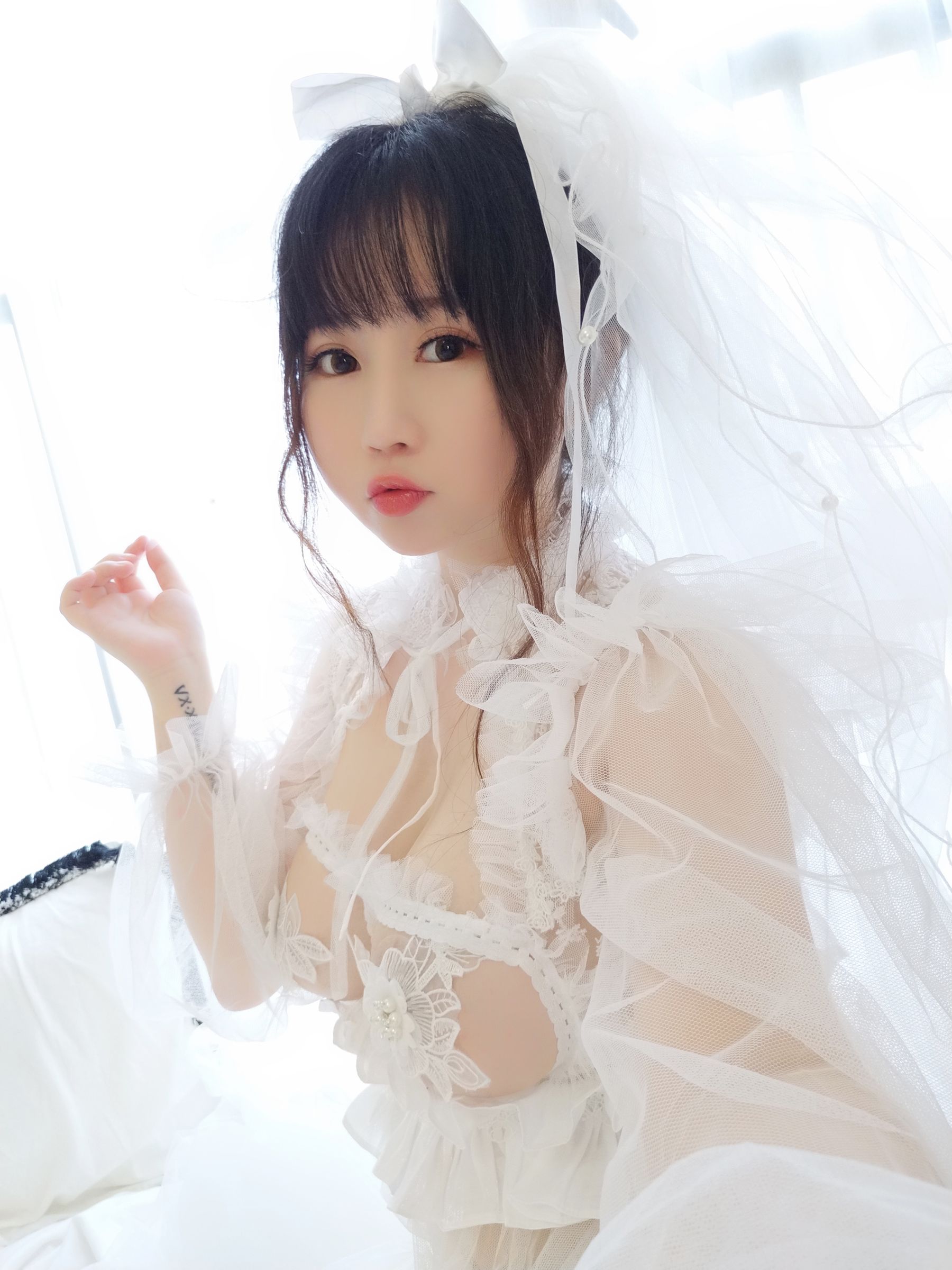 [Cosplay写真] 蜜桃少女是依酱呀 – 花嫁 [40P]