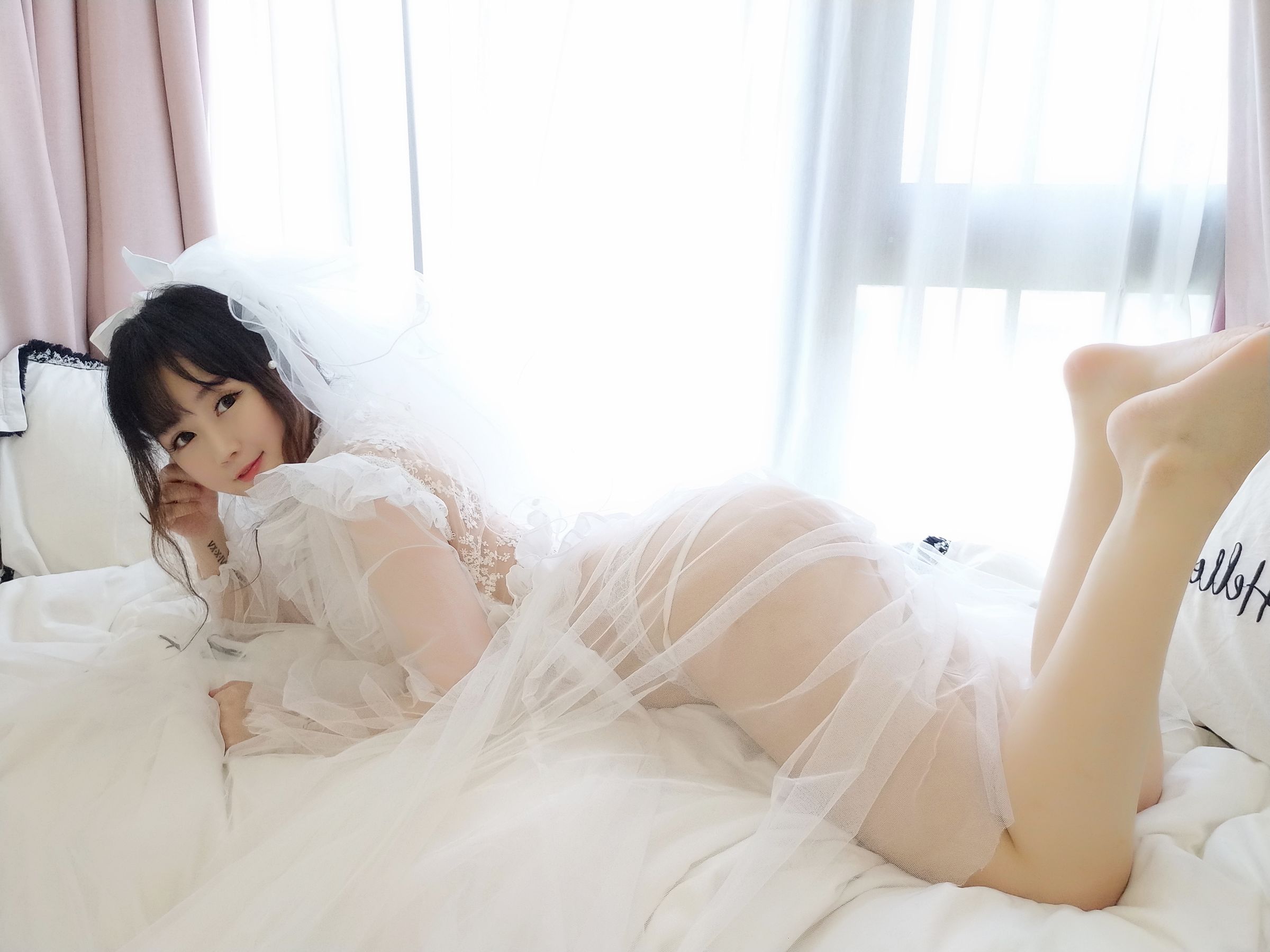 [Cosplay写真] 蜜桃少女是依酱呀 – 花嫁 [40P]