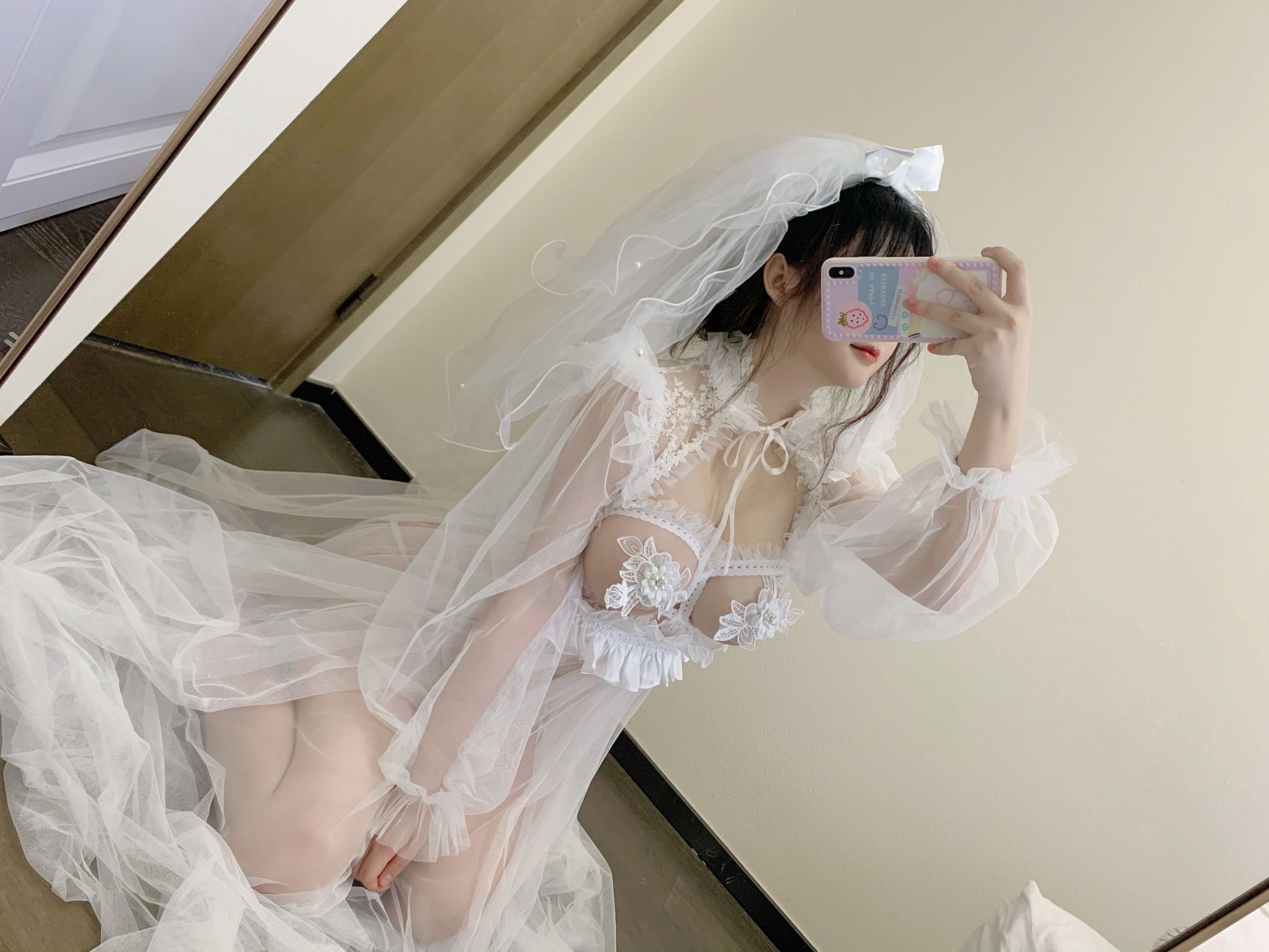 [Cosplay写真] 蜜桃少女是依酱呀 – 花嫁 [40P]