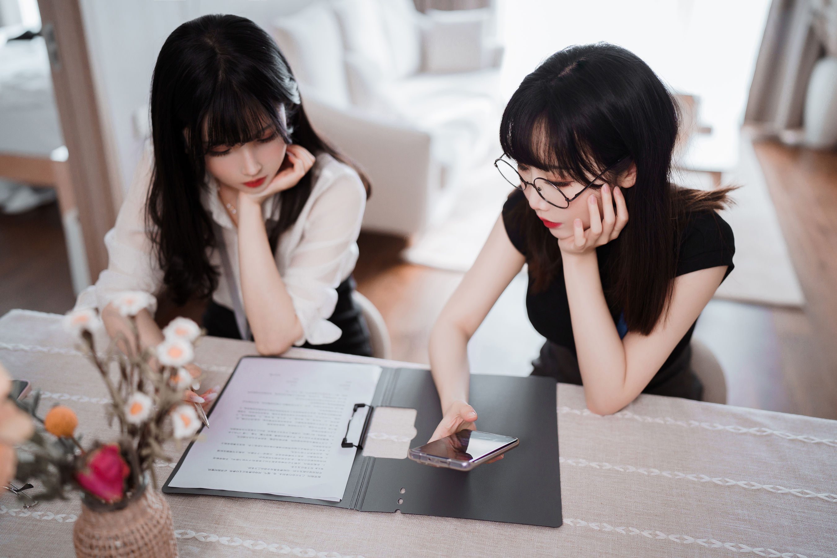 rioko凉凉子(肉扣热热子)&面饼仙儿 – OL百合 [50P]