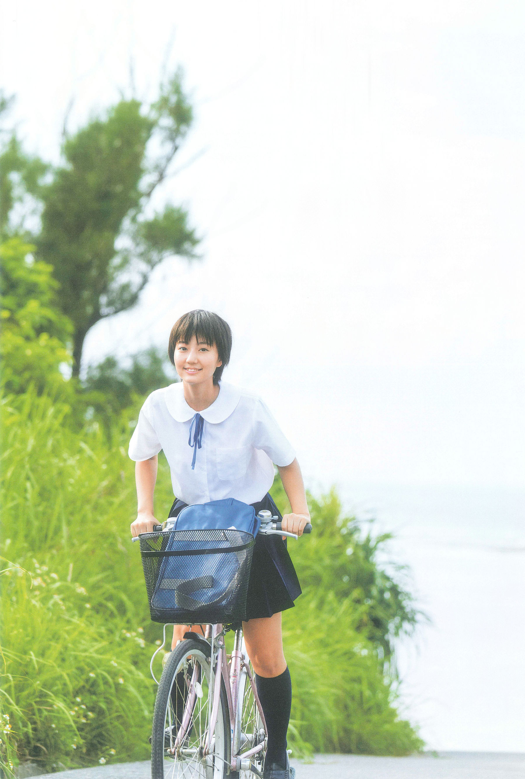 Manami Arai 新井愛瞳『セブンティーンズ@ブルー』1st写真集 [155P]