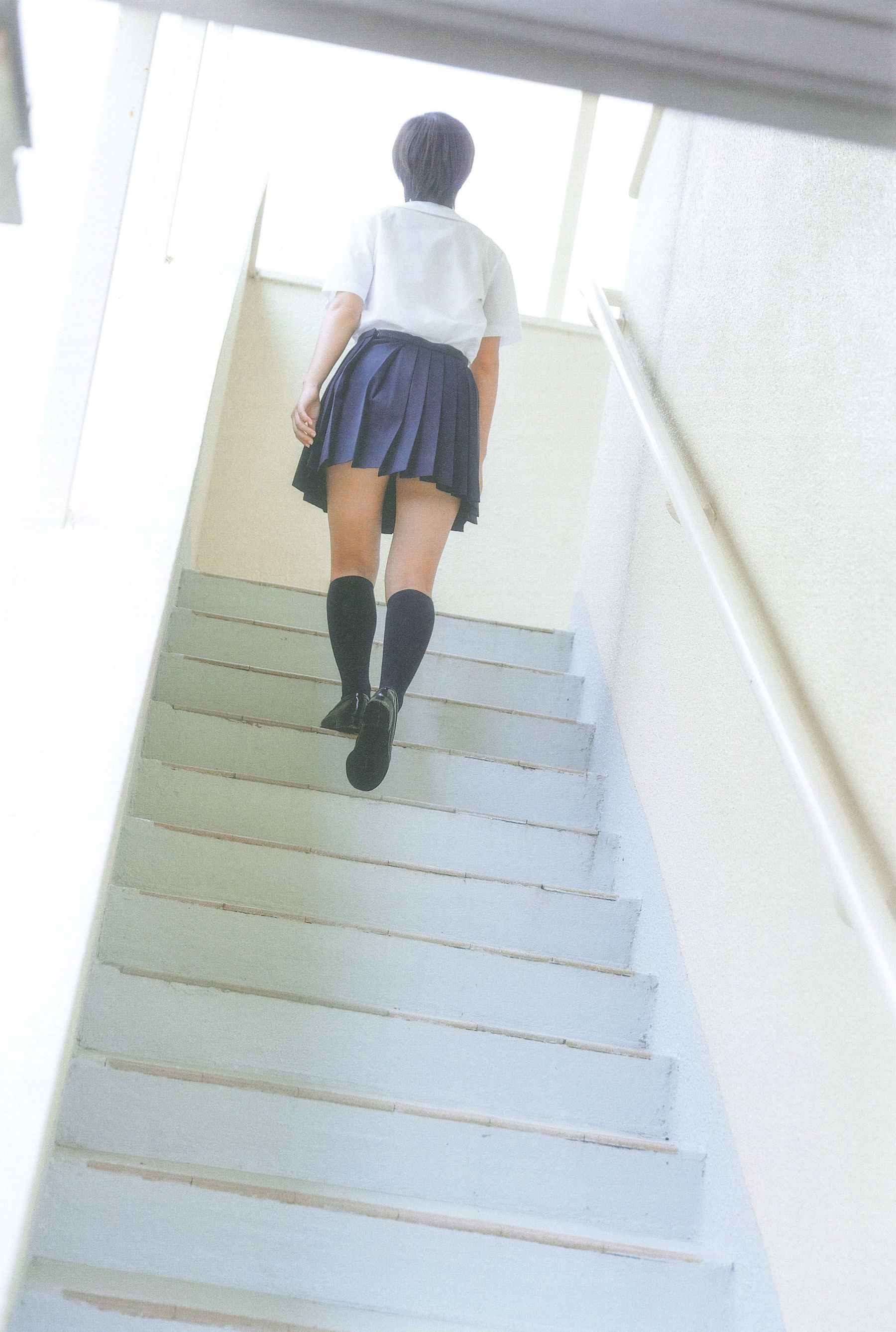 Manami Arai 新井愛瞳『セブンティーンズ@ブルー』1st写真集 [155P]